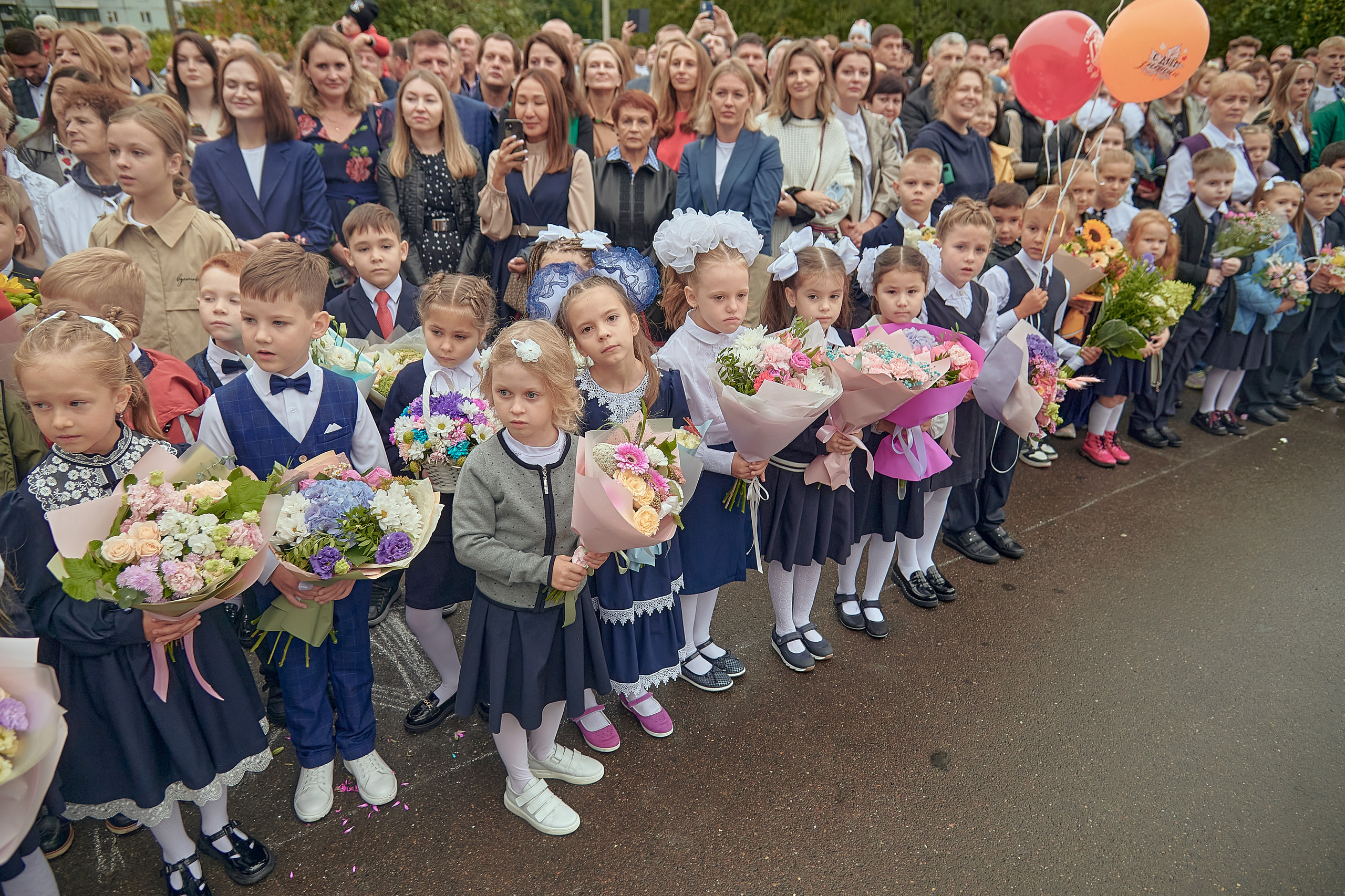 Портфолио репортажной фотосъёмки: 1 сентября в школе № 149. Фотограф Яковлев Роман — Красноярск