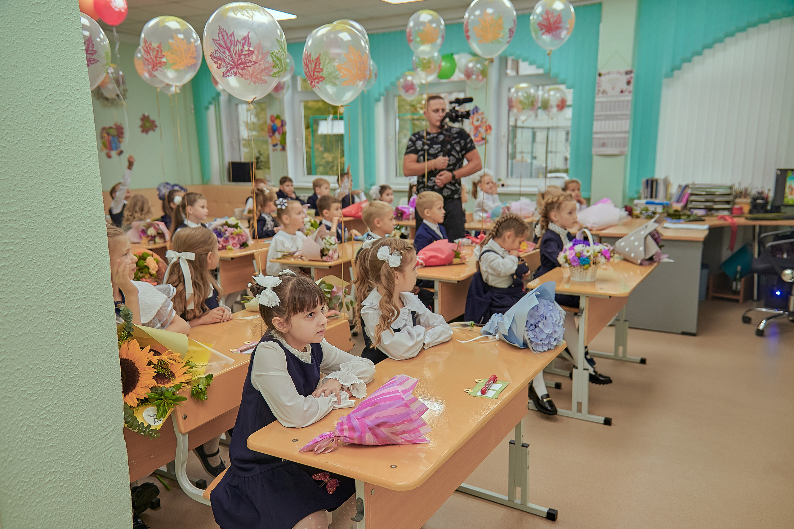 Портфолио репортажной фотосъёмки: 1 сентября в школе № 149. Фотограф Яковлев Роман — Красноярск