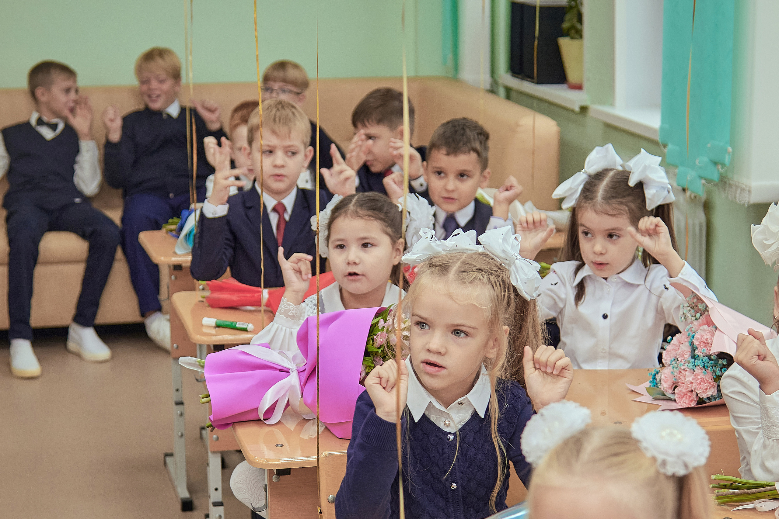 Портфолио репортажной фотосъёмки: 1 сентября в школе № 149. Фотограф Яковлев Роман — Красноярск