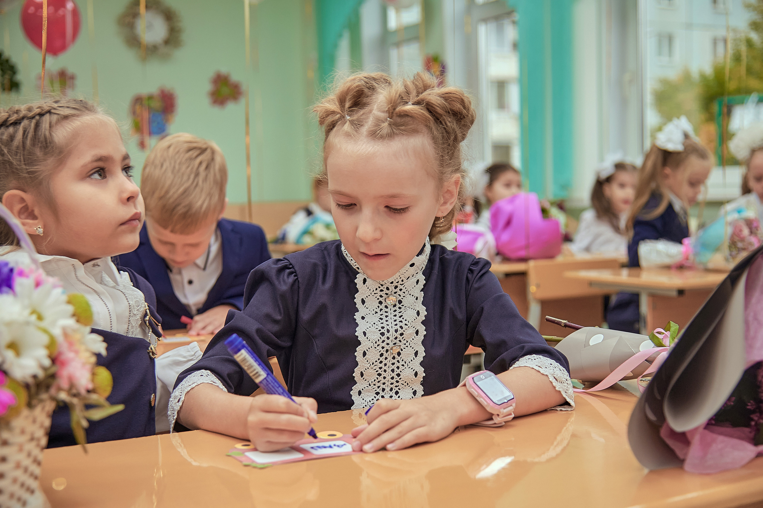 Портфолио репортажной фотосъёмки: 1 сентября в школе № 149. Фотограф Яковлев Роман — Красноярск