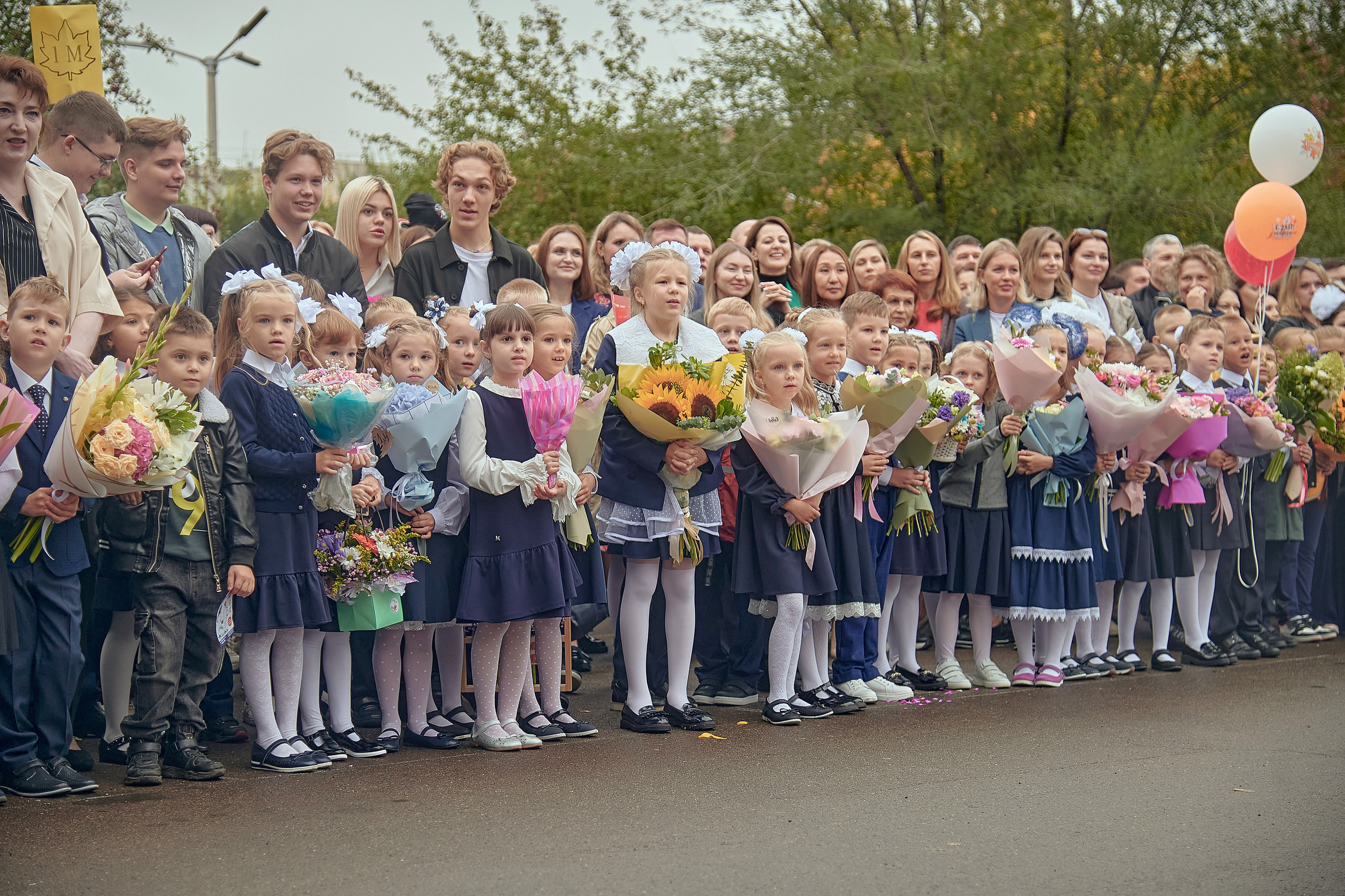 Портфолио репортажной фотосъёмки: 1 сентября в школе № 149. Фотограф Яковлев Роман — Красноярск