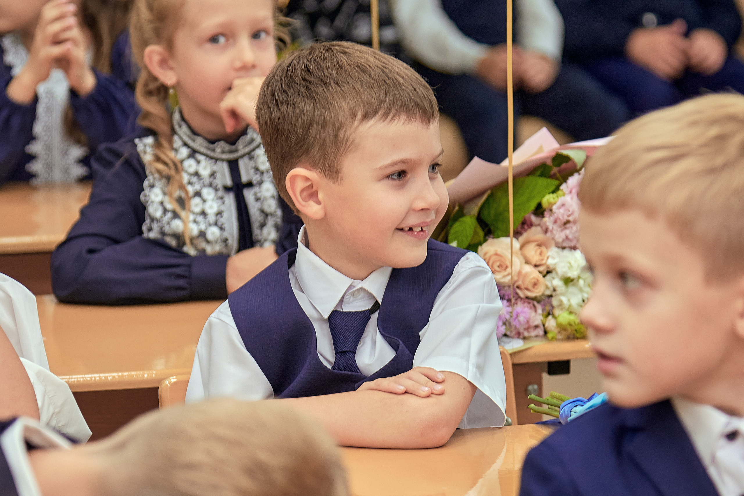 Портфолио репортажной фотосъёмки: 1 сентября в школе № 149. Фотограф Яковлев Роман — Красноярск