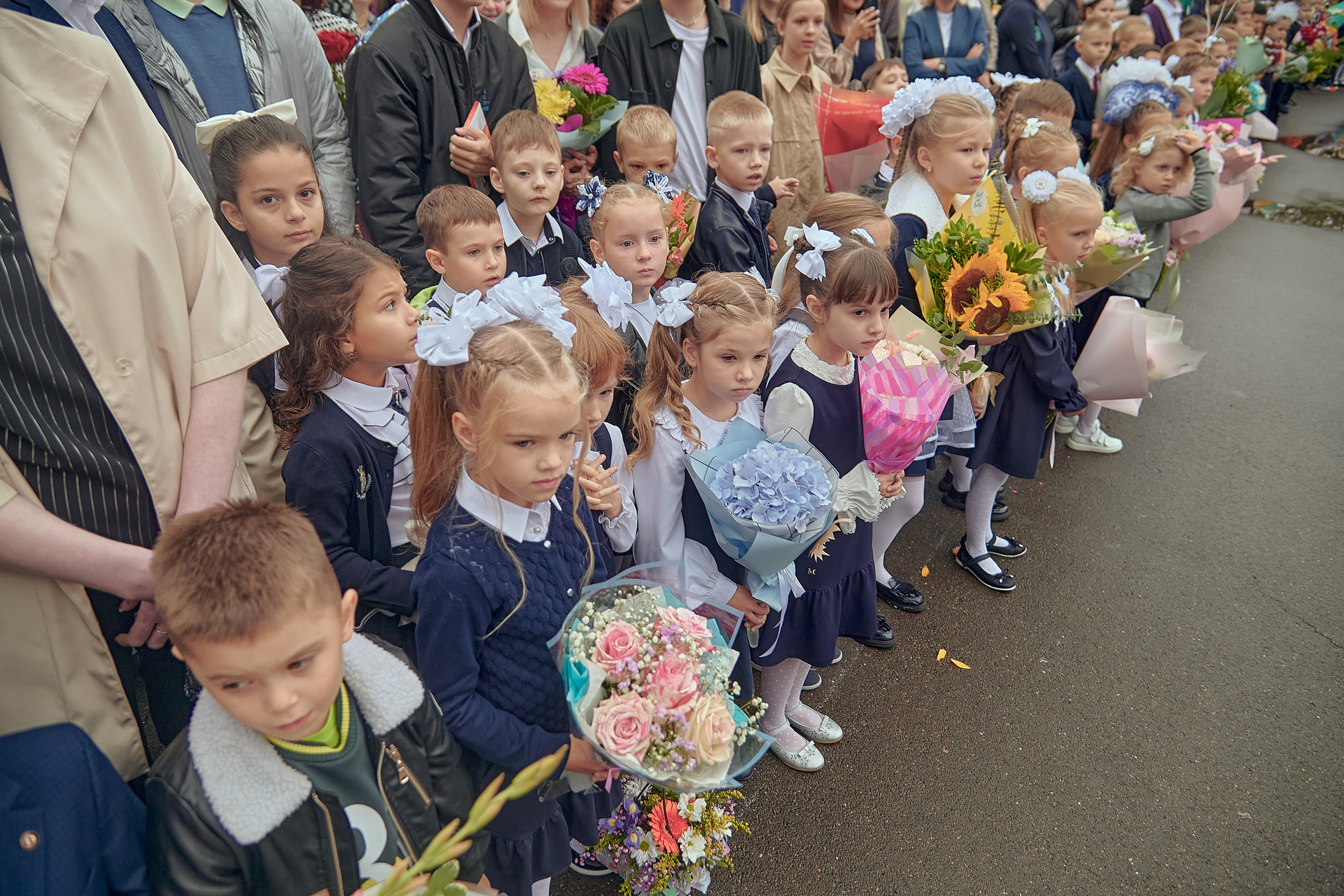 Портфолио репортажной фотосъёмки: 1 сентября в школе № 149. Фотограф Яковлев Роман — Красноярск