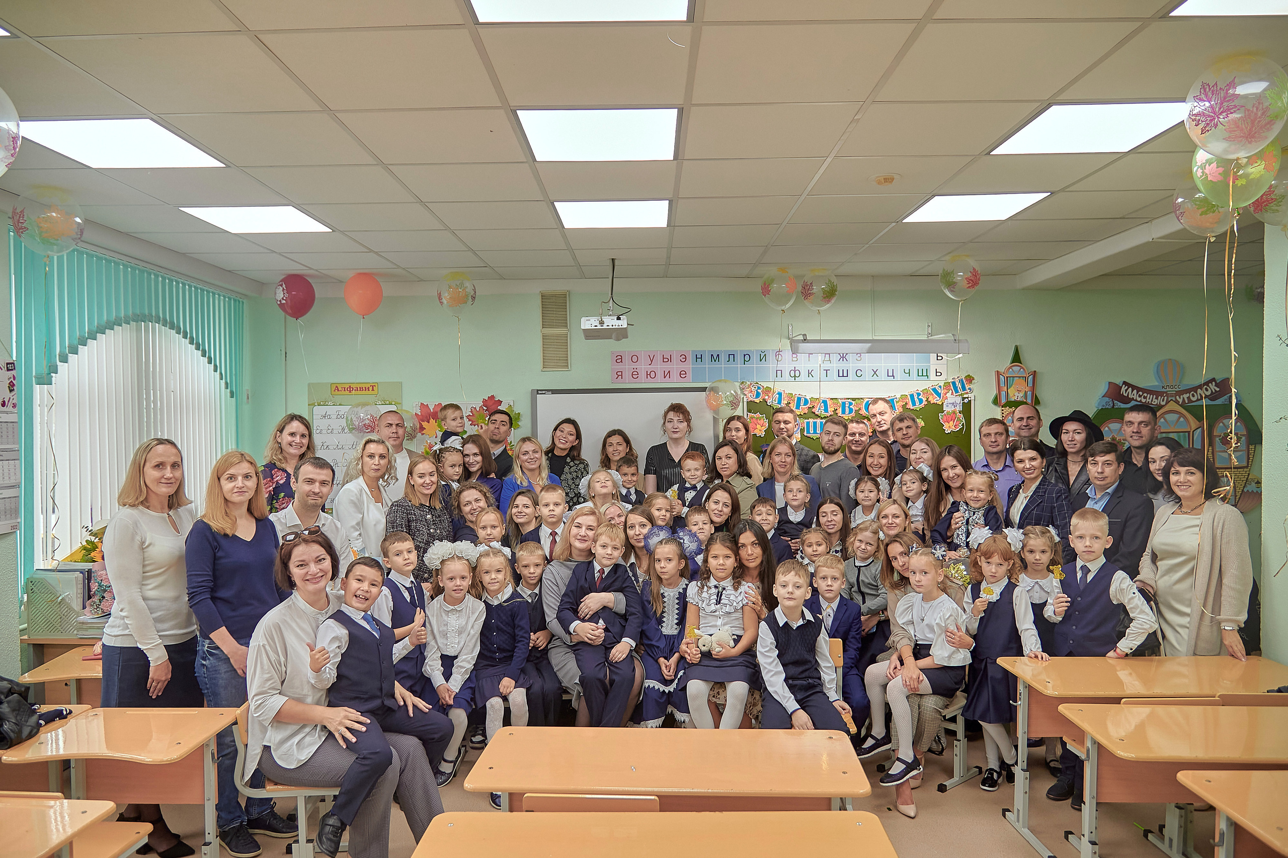 Портфолио репортажной фотосъёмки: 1 сентября в школе № 149. Фотограф Яковлев Роман — Красноярск