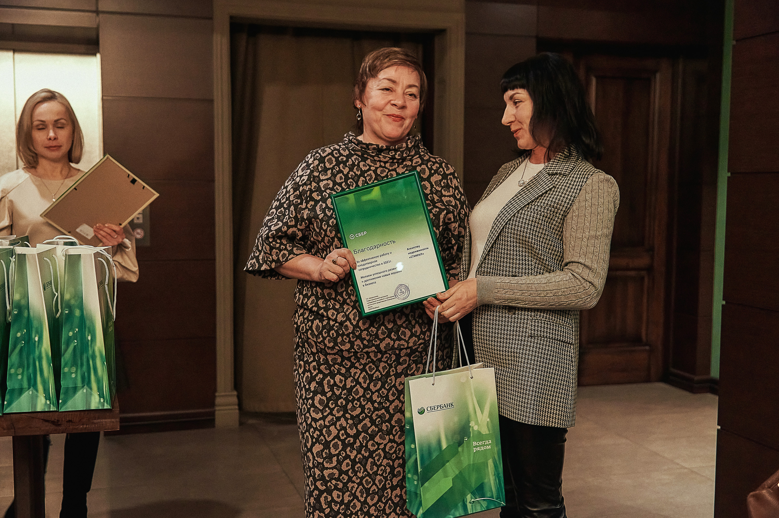 Портфолио репортажной фотосъёмки: "Сбербанк" Новый год. Фотограф Яковлев Роман — Красноярск