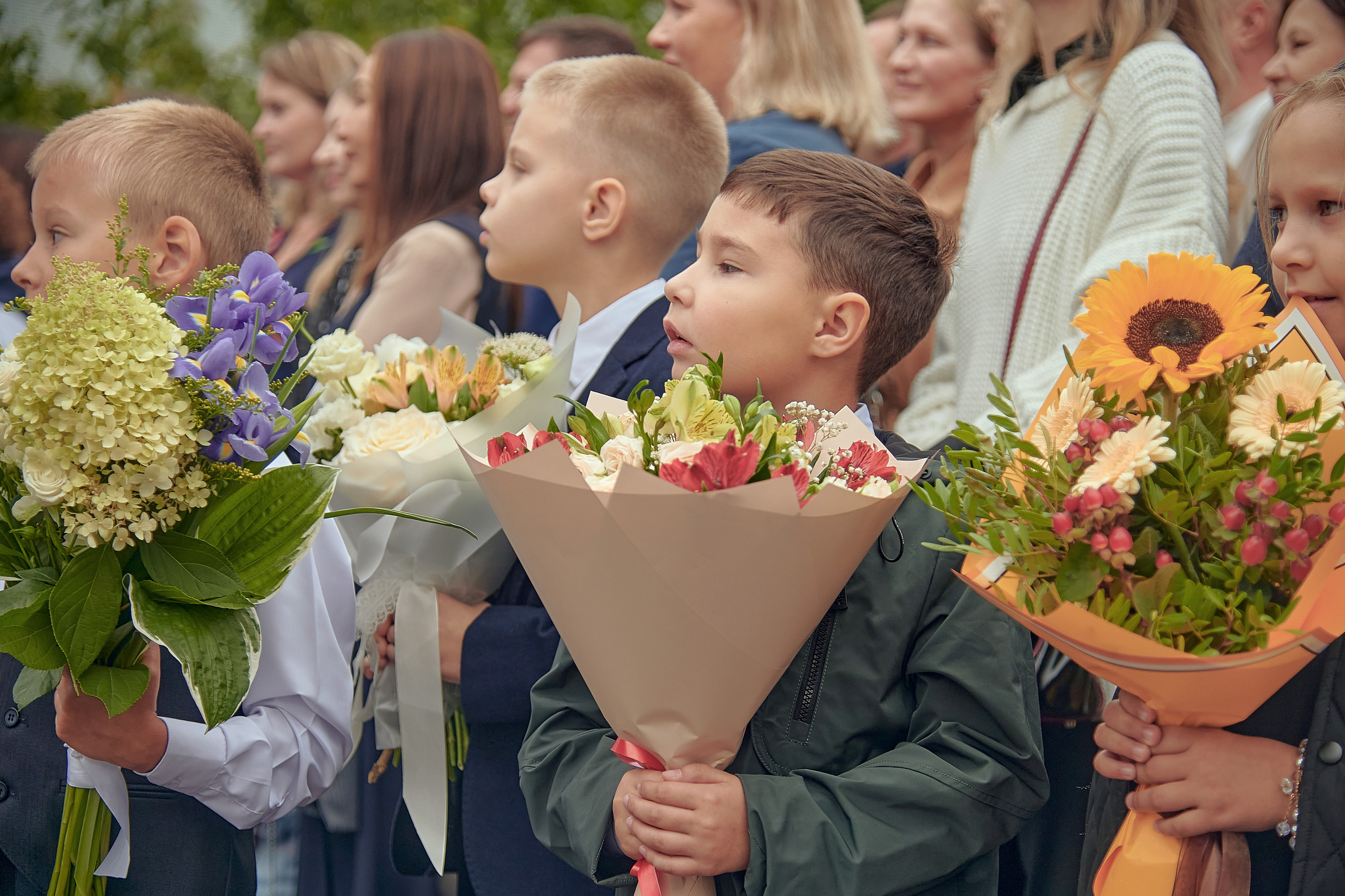 Портфолио репортажной фотосъёмки: 1 сентября в школе № 149. Фотограф Яковлев Роман — Красноярск