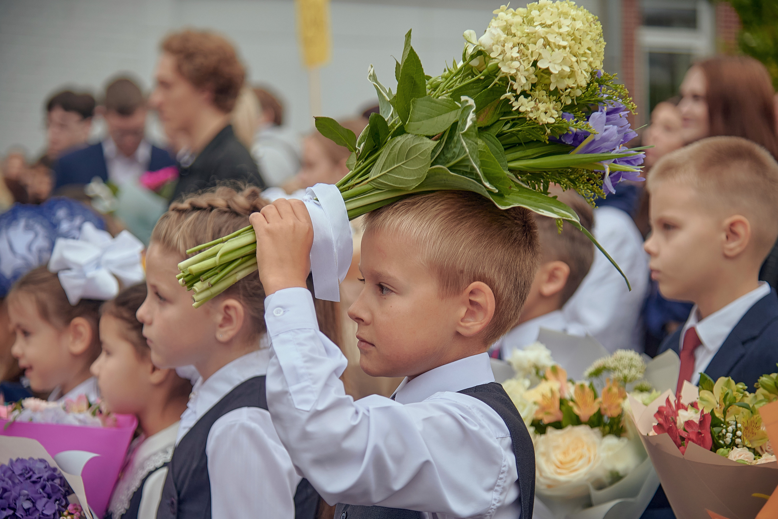 Портфолио репортажной фотосъёмки: 1 сентября в школе № 149. Фотограф Яковлев Роман — Красноярск