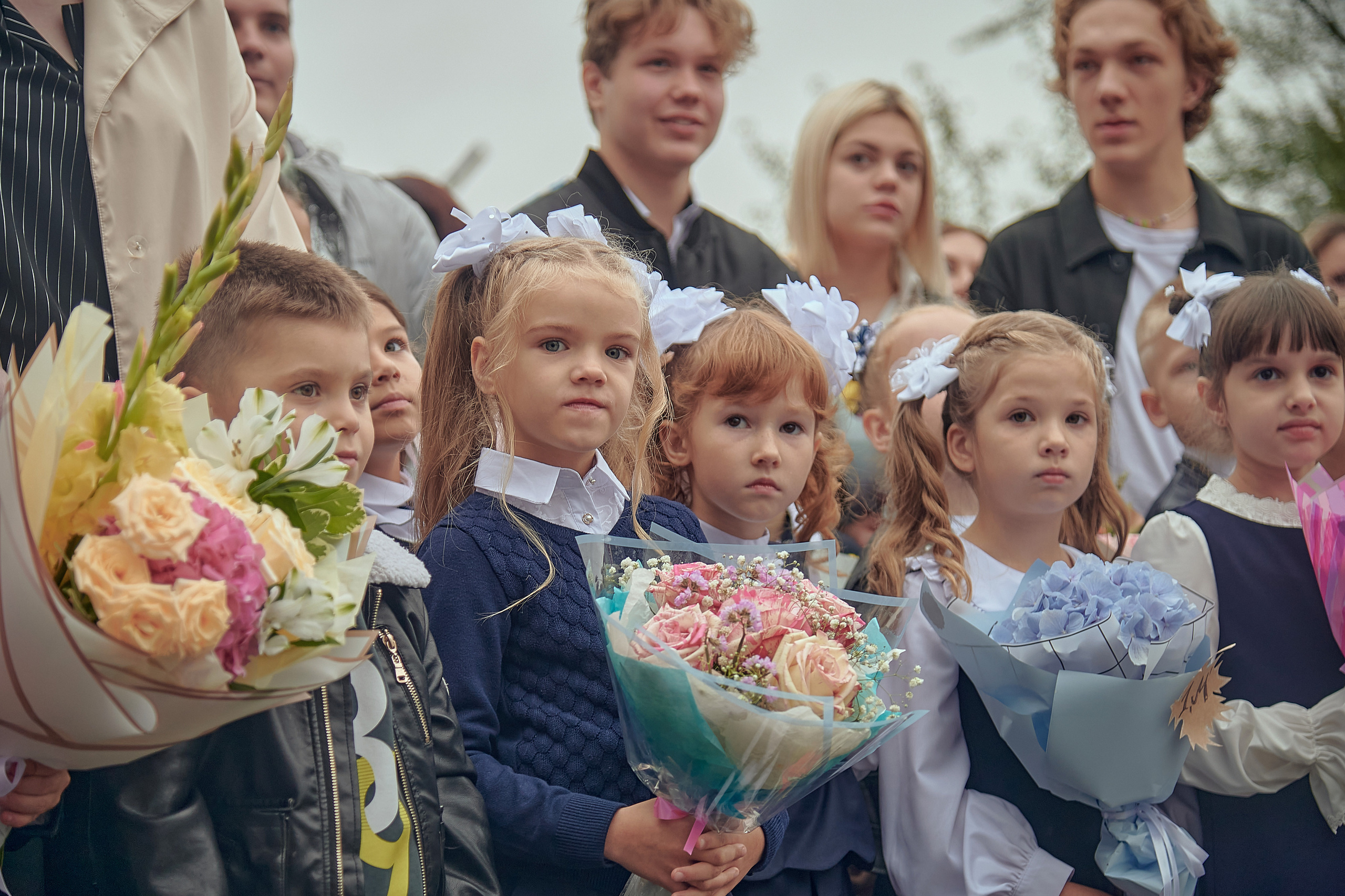 Портфолио репортажной фотосъёмки: 1 сентября в школе № 149. Фотограф Яковлев Роман — Красноярск