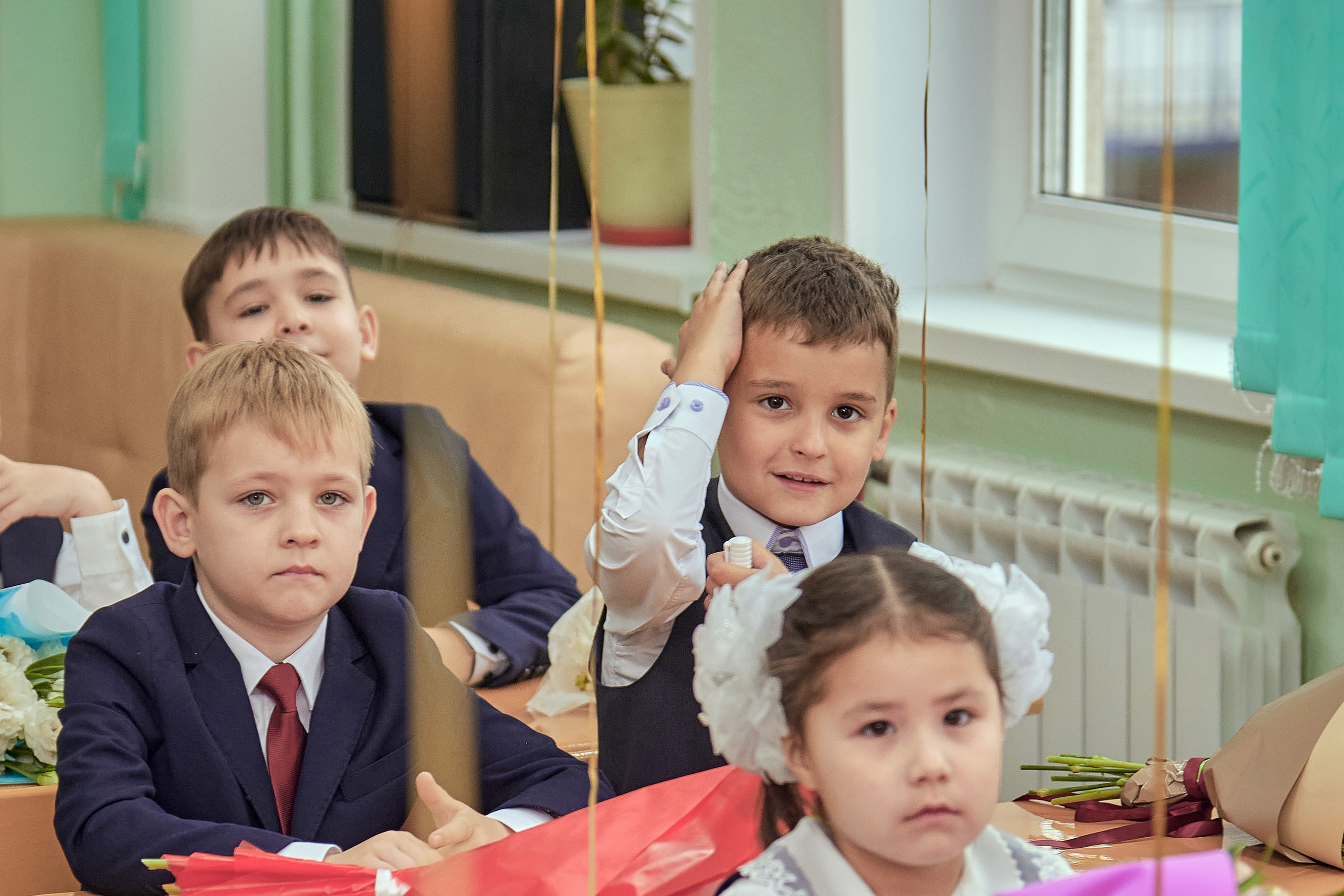 Портфолио репортажной фотосъёмки: 1 сентября в школе № 149. Фотограф Яковлев Роман — Красноярск