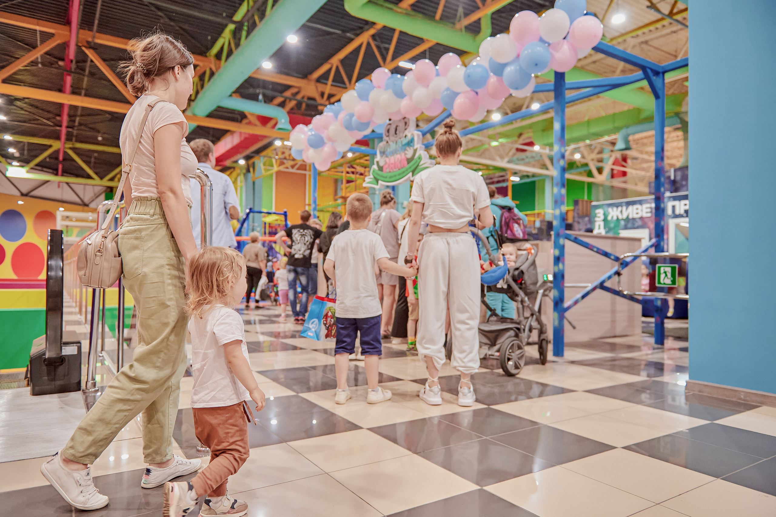 Портфолио репортажной фотосъёмки: Открытие "Vanana park". Фотограф Яковлев Роман — Красноярск