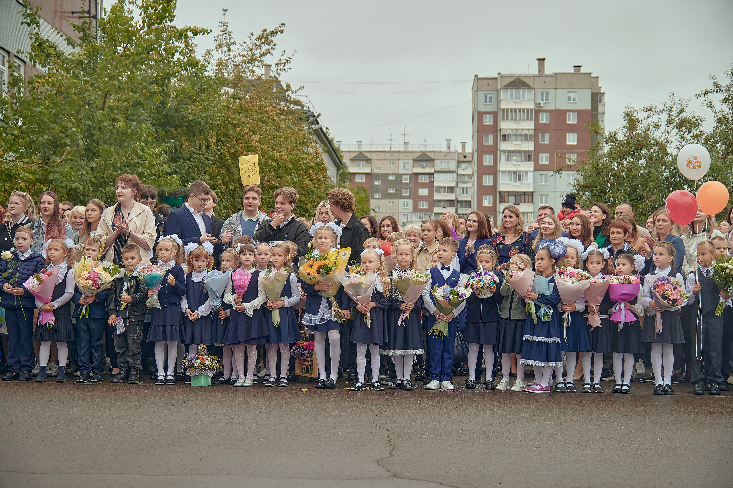 Портфолио репортажной фотосъёмки: 1 сентября в школе № 149. Фотограф Яковлев Роман — Красноярск