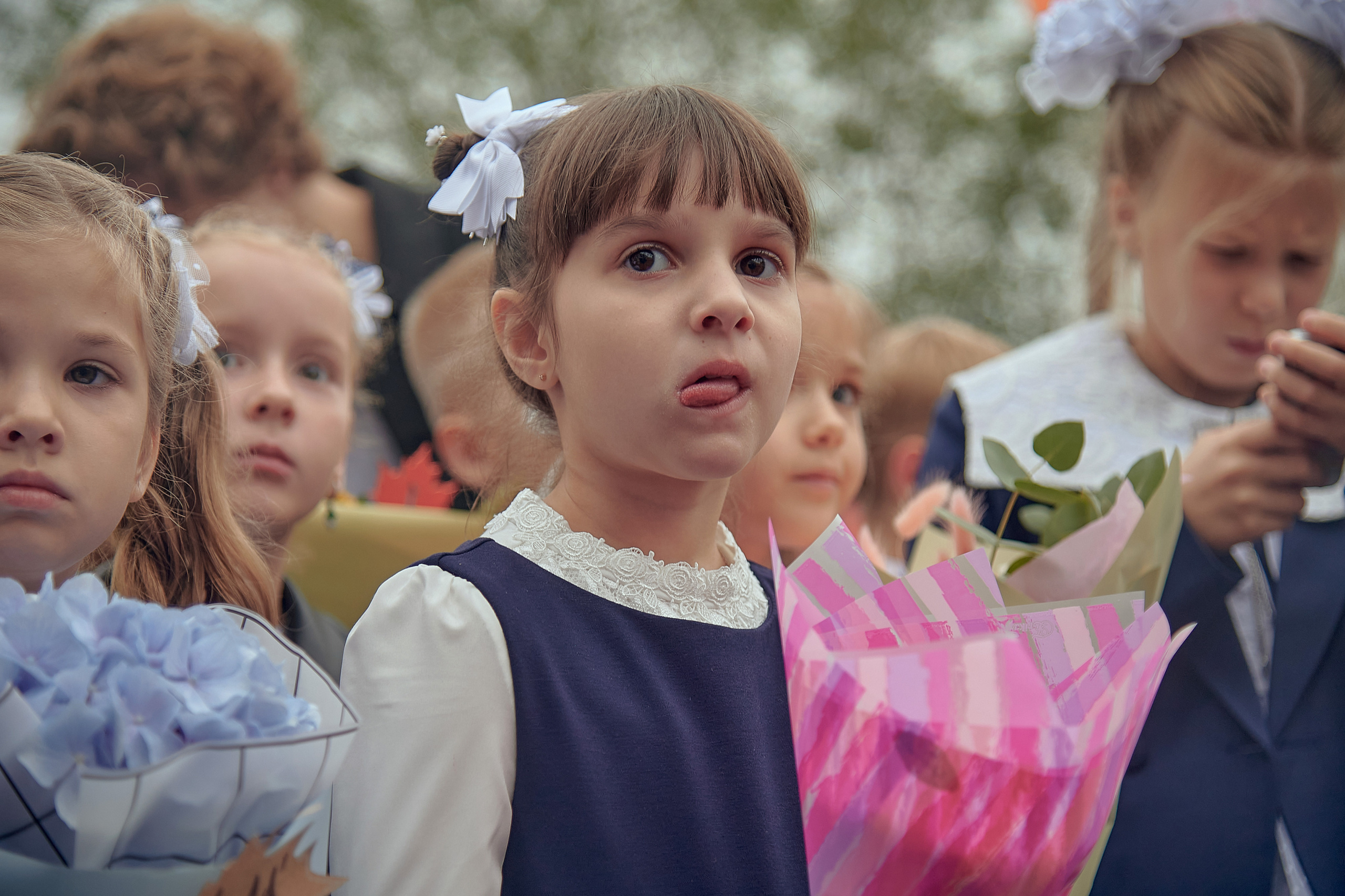 Портфолио репортажной фотосъёмки: 1 сентября в школе № 149. Фотограф Яковлев Роман — Красноярск