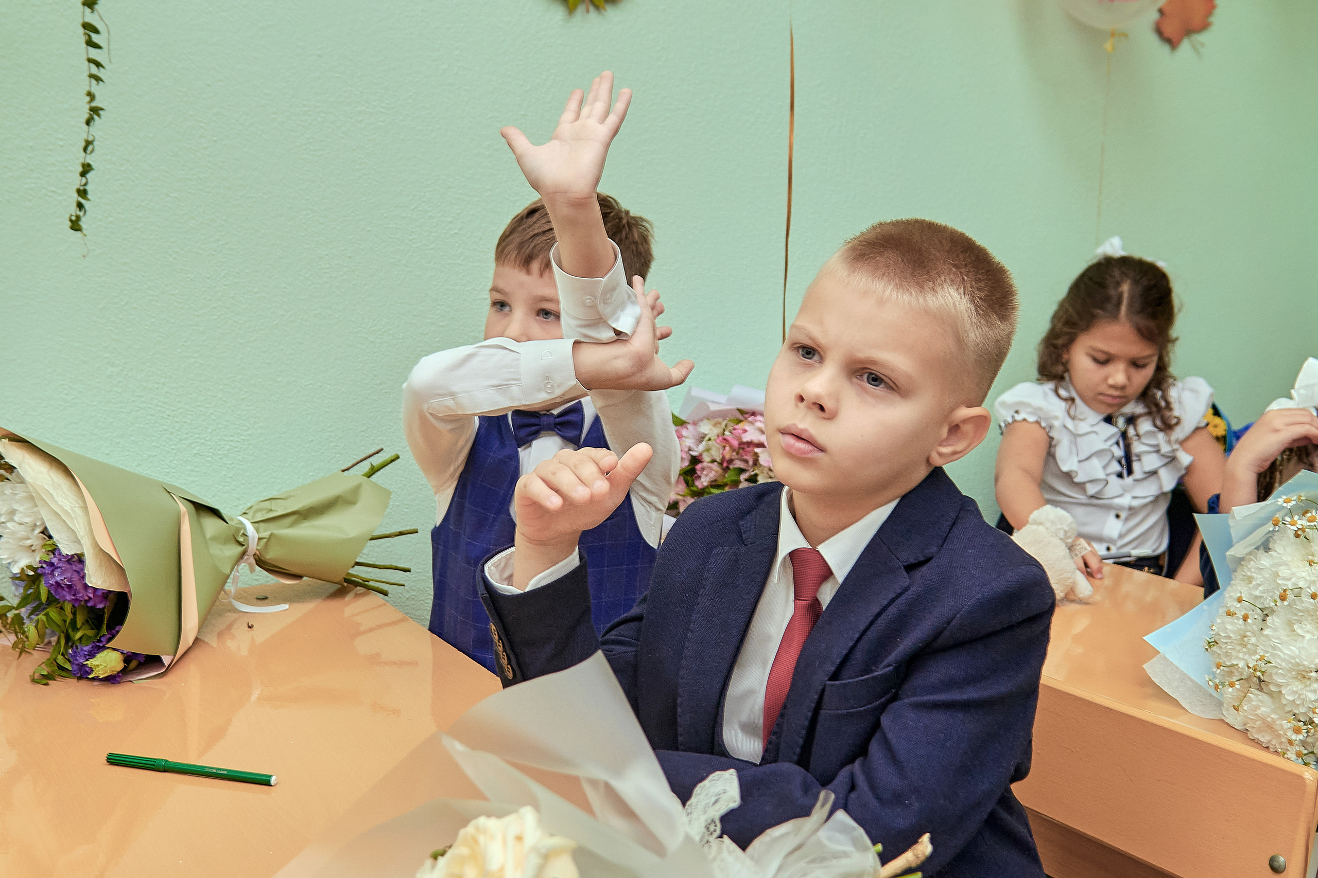 Портфолио репортажной фотосъёмки: 1 сентября в школе № 149. Фотограф Яковлев Роман — Красноярск