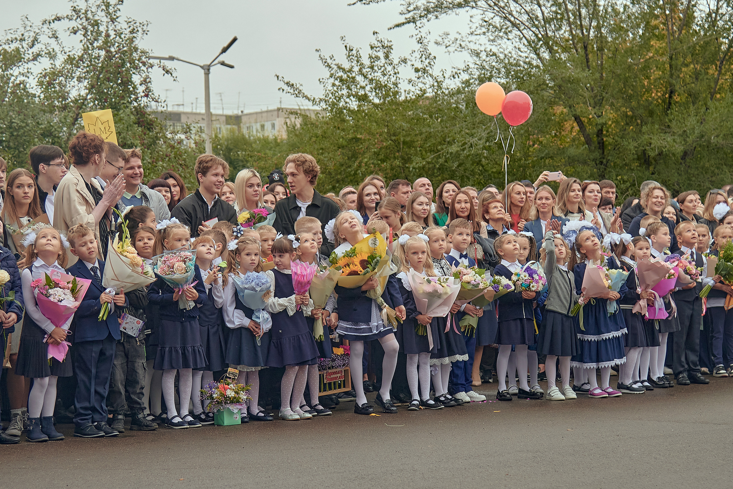 Портфолио репортажной фотосъёмки: 1 сентября в школе № 149. Фотограф Яковлев Роман — Красноярск