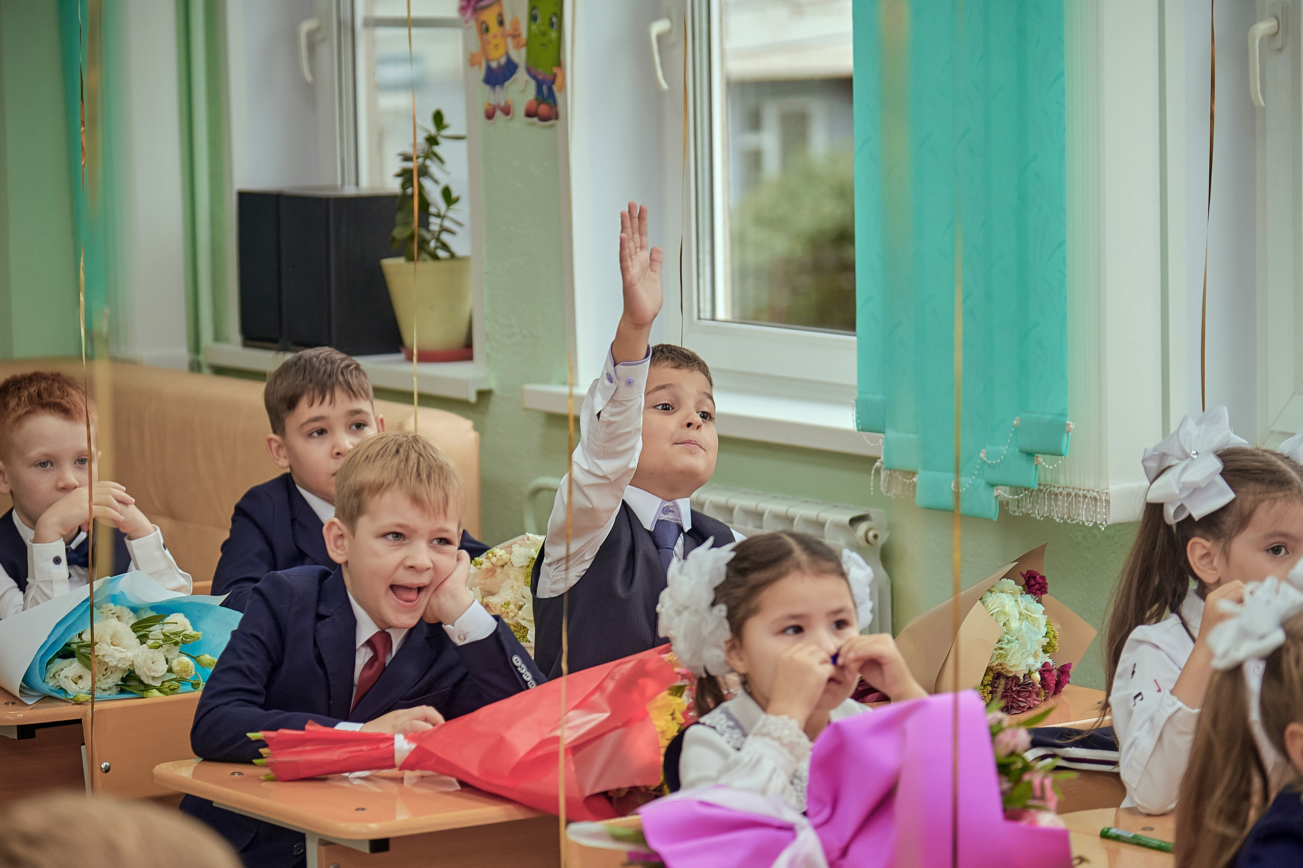 Портфолио репортажной фотосъёмки: 1 сентября в школе № 149. Фотограф Яковлев Роман — Красноярск