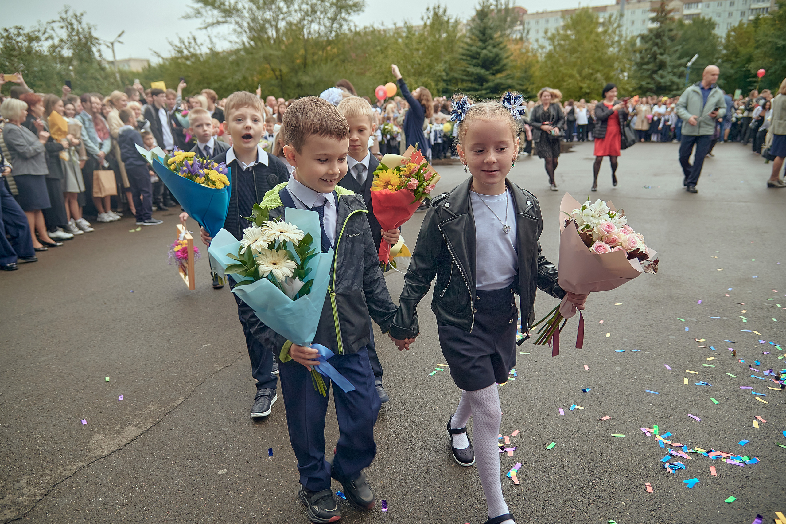 Портфолио репортажной фотосъёмки: 1 сентября в школе № 149. Фотограф Яковлев Роман — Красноярск