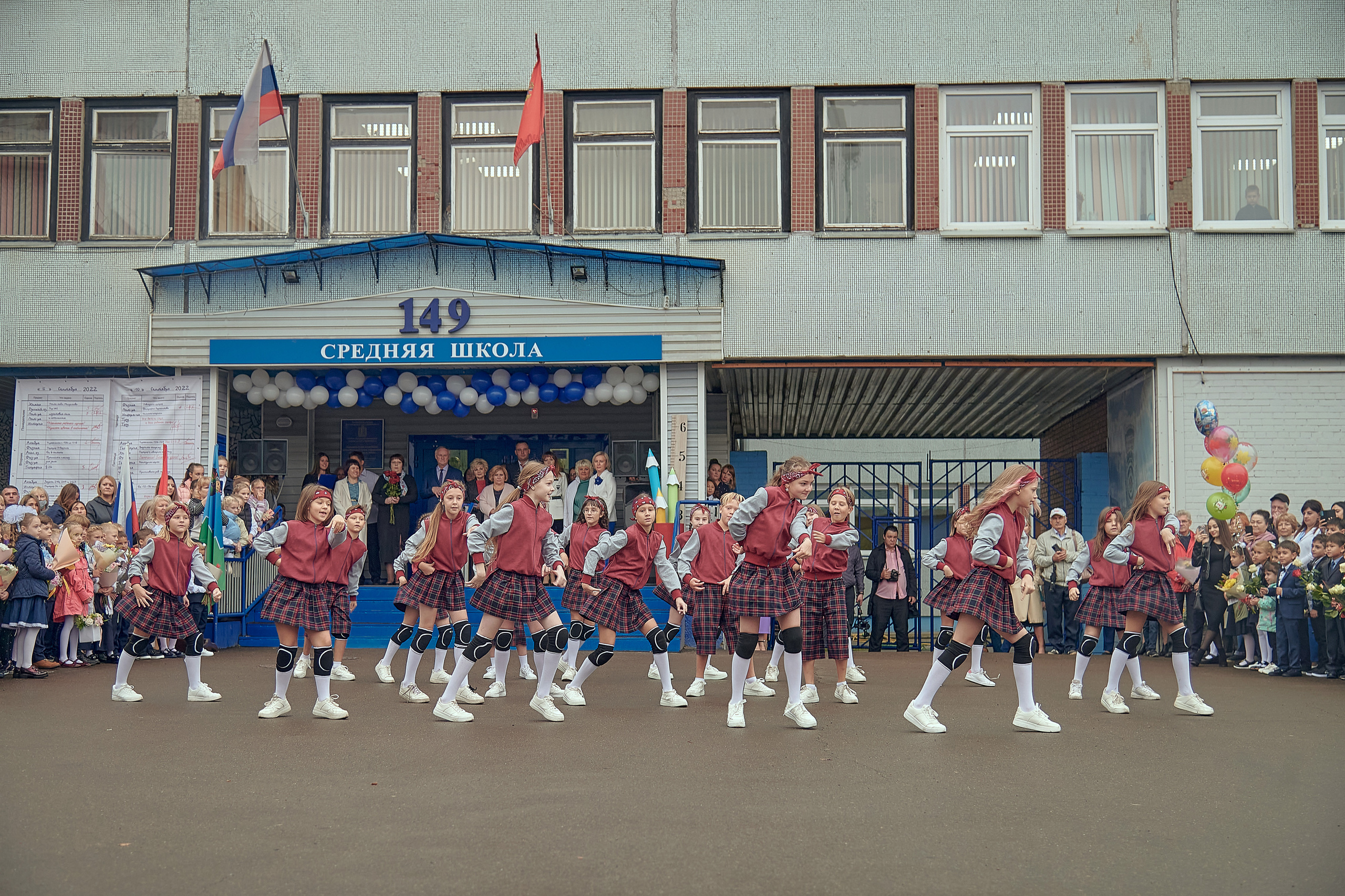 Портфолио репортажной фотосъёмки: 1 сентября в школе № 149. Фотограф Яковлев Роман — Красноярск