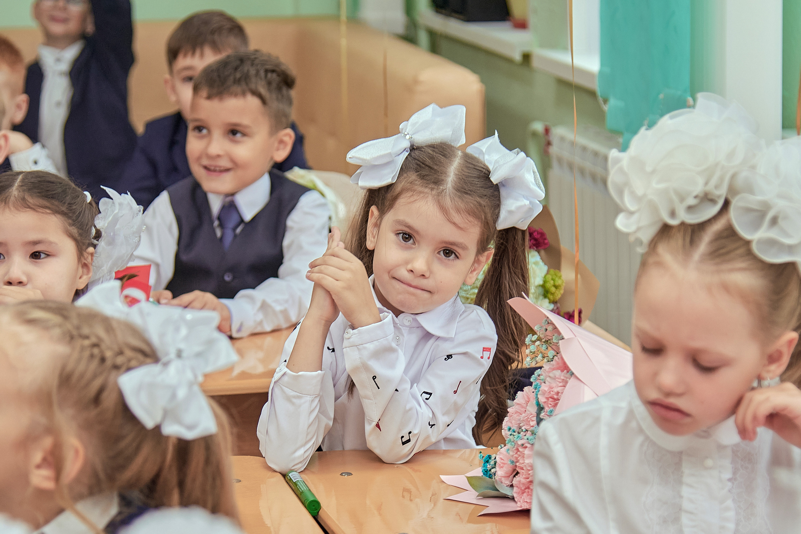 Портфолио репортажной фотосъёмки: 1 сентября в школе № 149. Фотограф Яковлев Роман — Красноярск