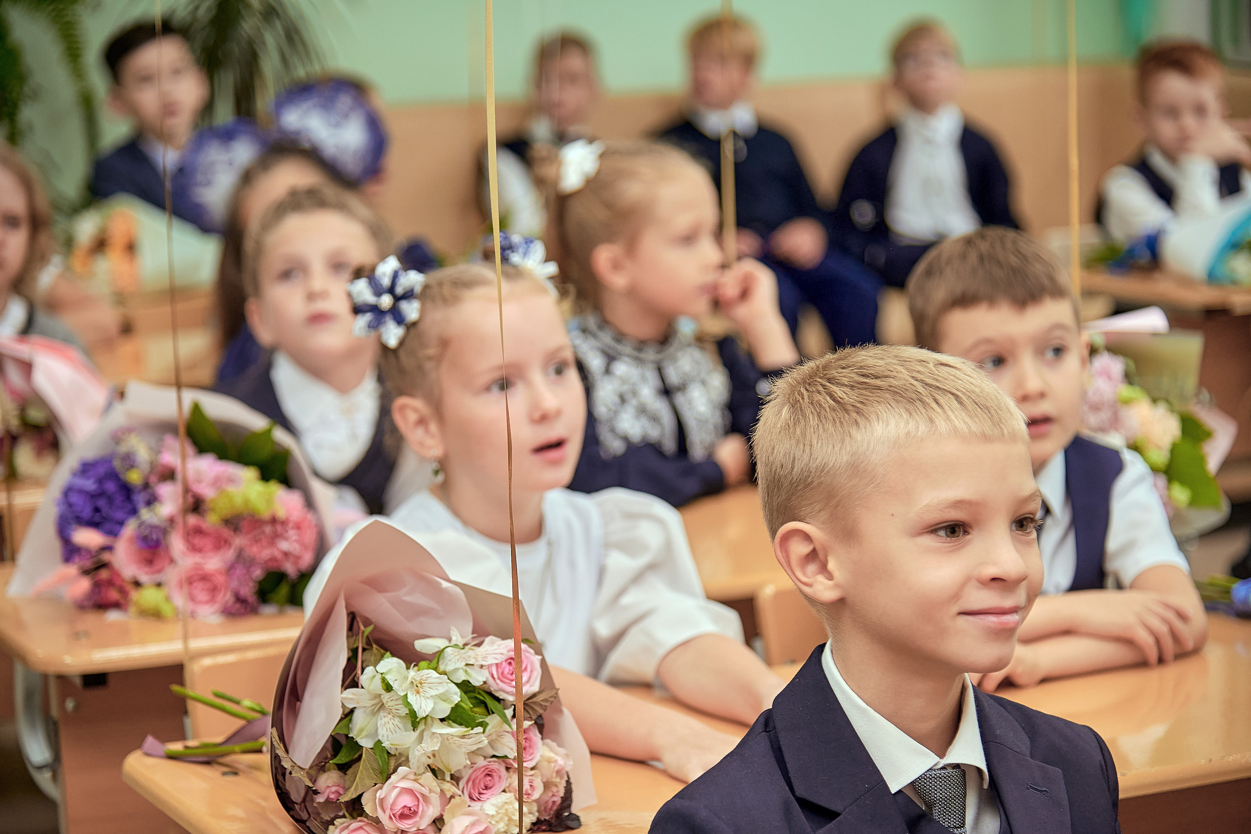 Портфолио репортажной фотосъёмки: 1 сентября в школе № 149. Фотограф Яковлев Роман — Красноярск