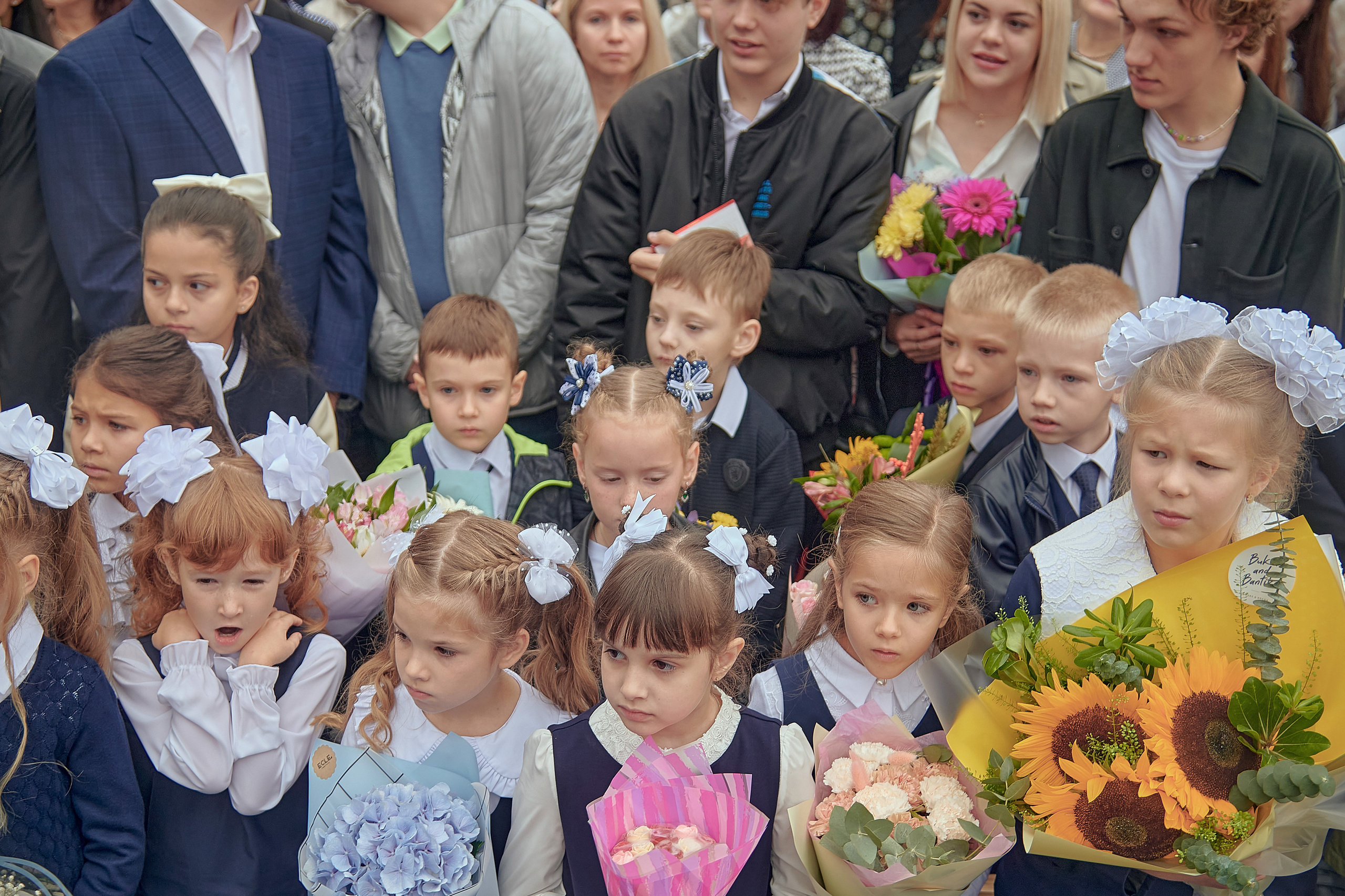 Портфолио репортажной фотосъёмки: 1 сентября в школе № 149. Фотограф Яковлев Роман — Красноярск