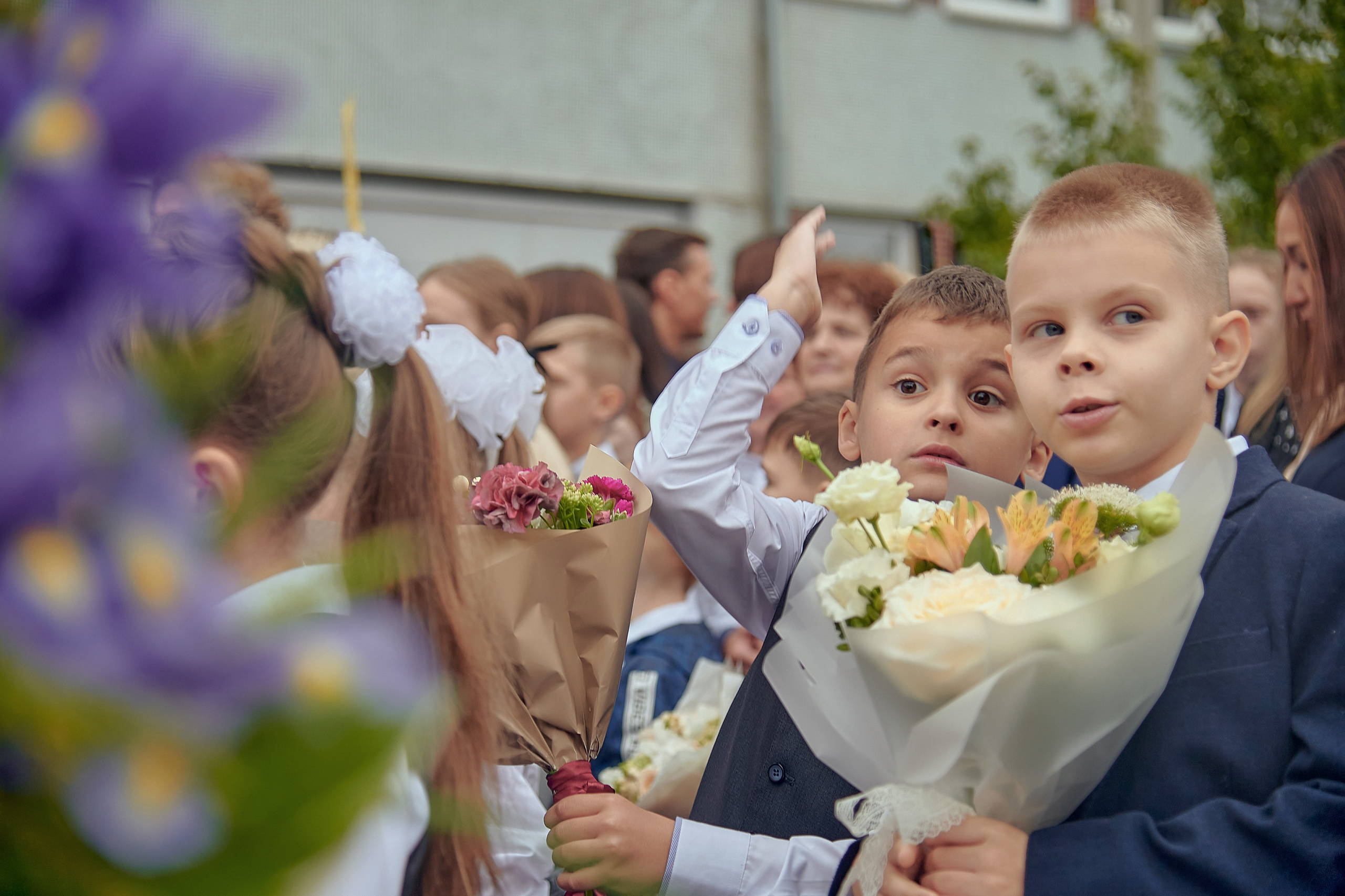 Портфолио репортажной фотосъёмки: 1 сентября в школе № 149. Фотограф Яковлев Роман — Красноярск