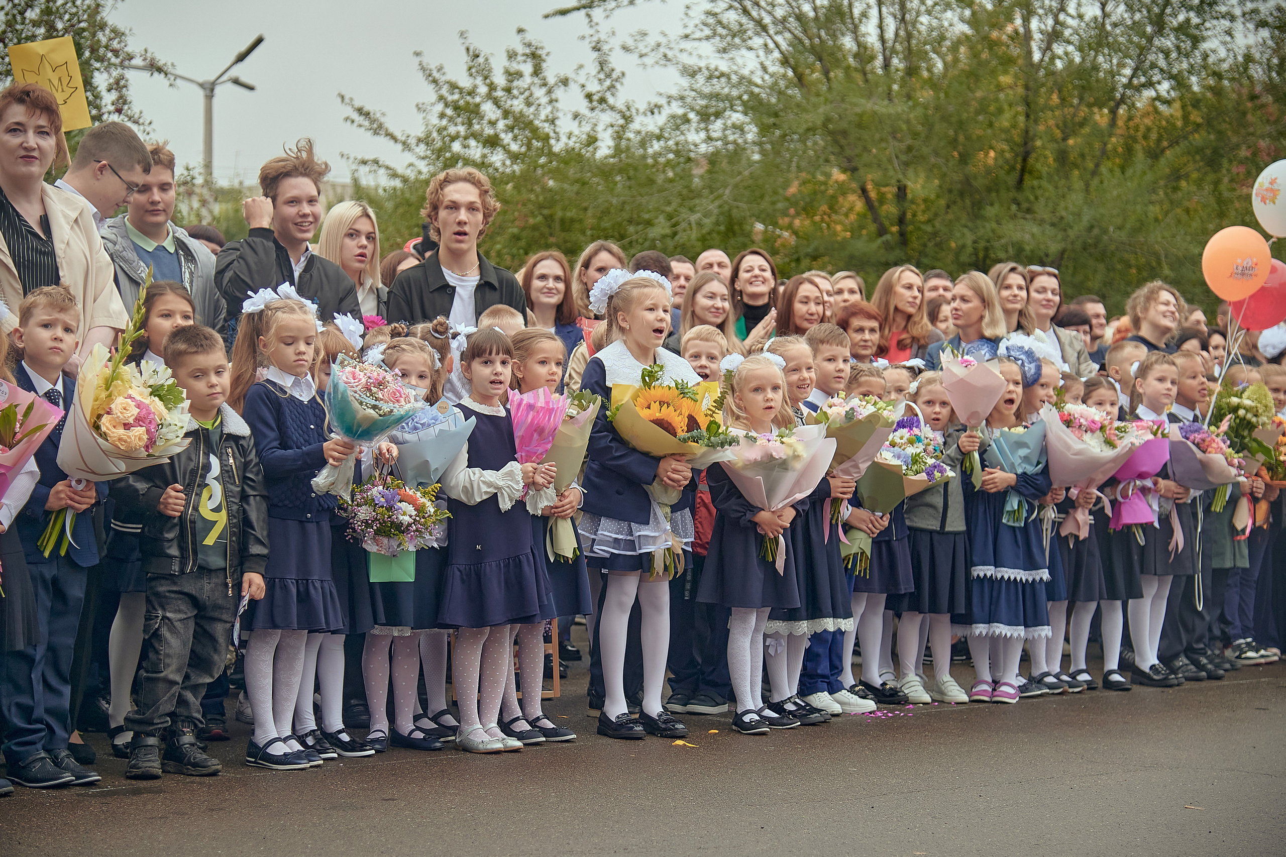 Портфолио репортажной фотосъёмки: 1 сентября в школе № 149. Фотограф Яковлев Роман — Красноярск
