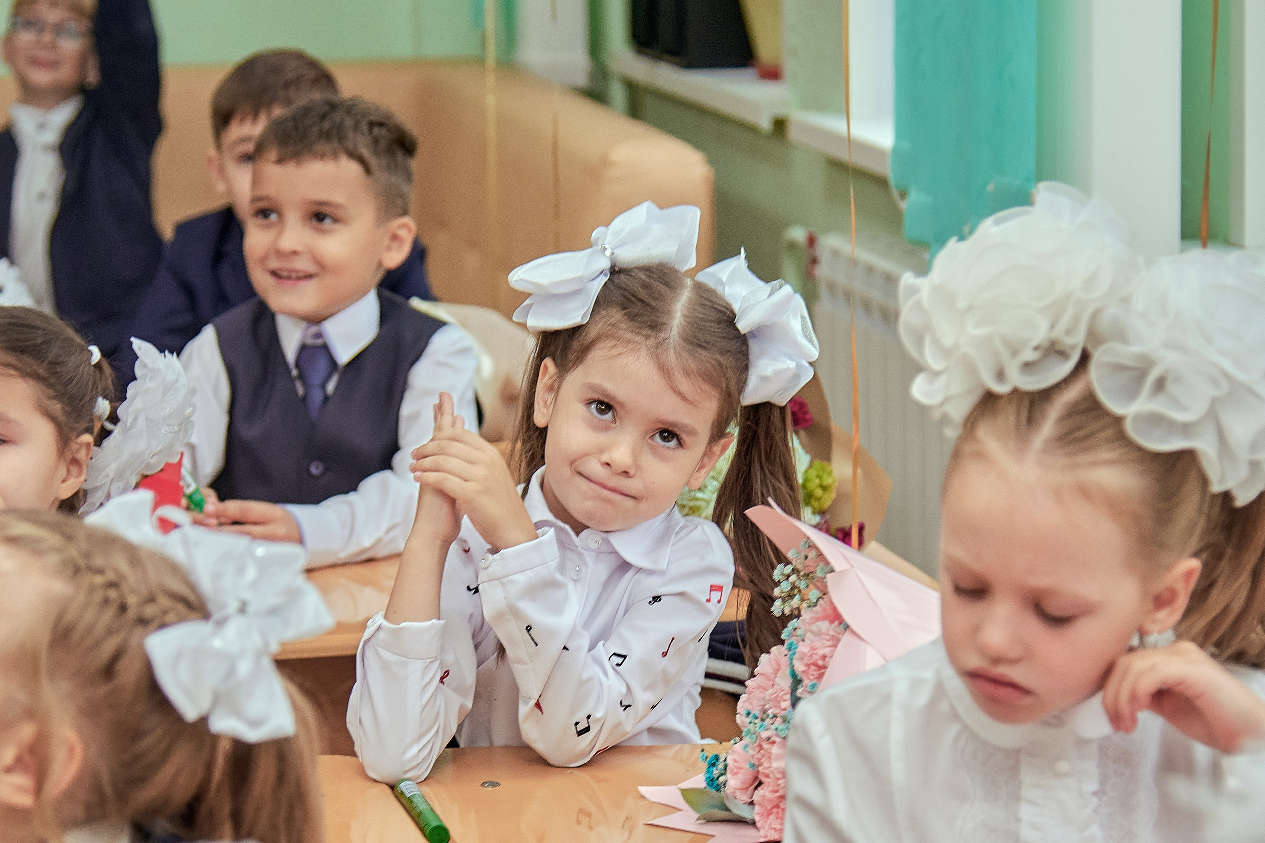 Портфолио репортажной фотосъёмки: 1 сентября в школе № 149. Фотограф Яковлев Роман — Красноярск