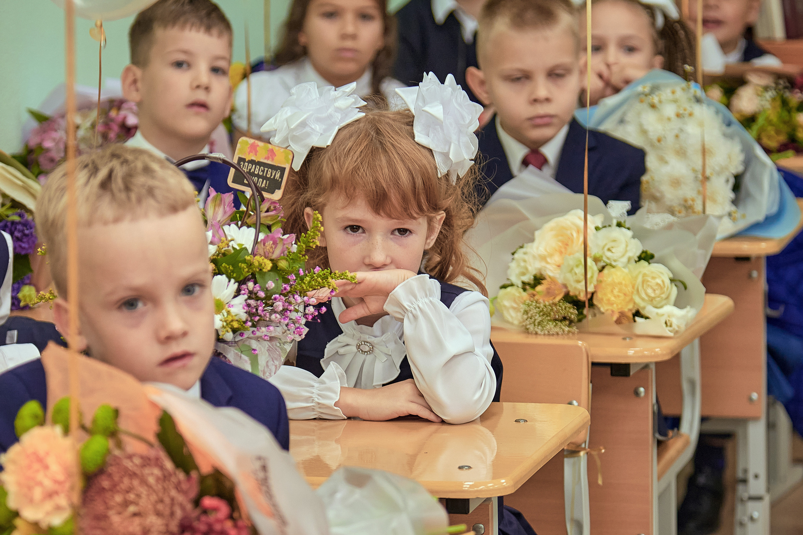 Портфолио репортажной фотосъёмки: 1 сентября в школе № 149. Фотограф Яковлев Роман — Красноярск