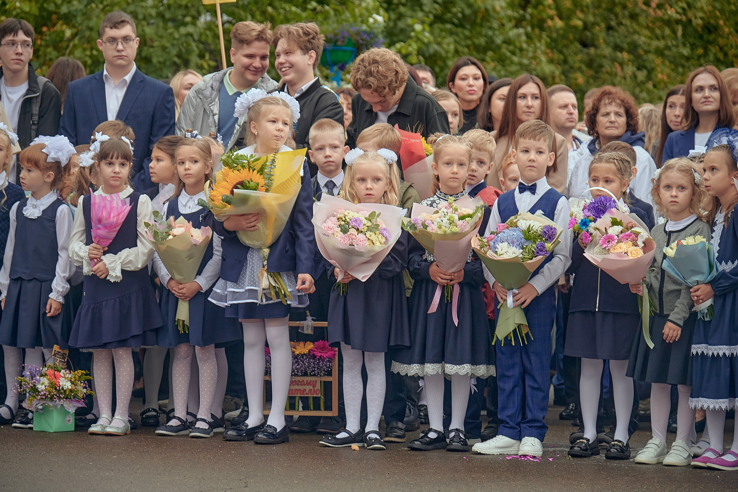 Портфолио репортажной фотосъёмки: 1 сентября в школе № 149. Фотограф Яковлев Роман — Красноярск