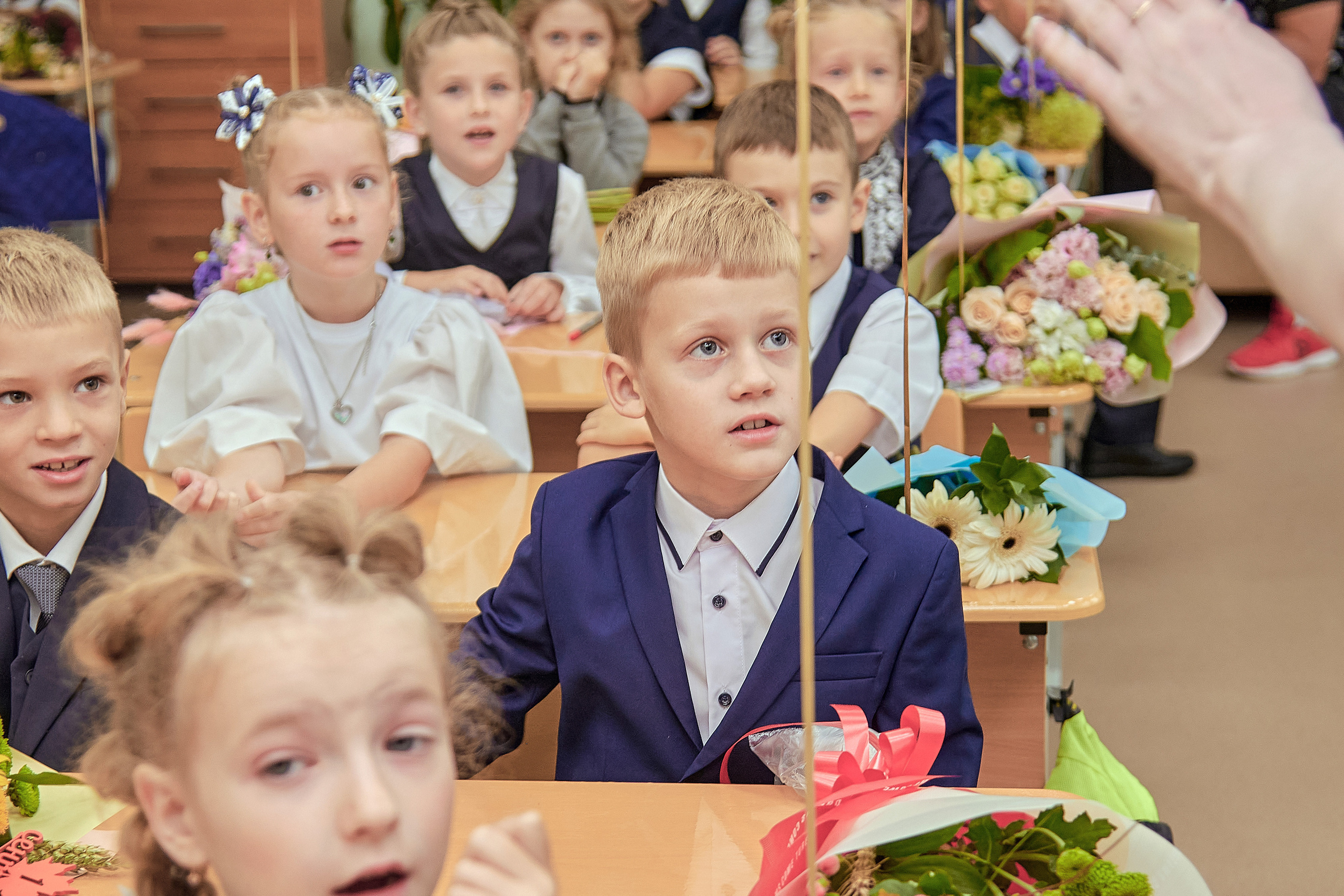 Портфолио репортажной фотосъёмки: 1 сентября в школе № 149. Фотограф Яковлев Роман — Красноярск