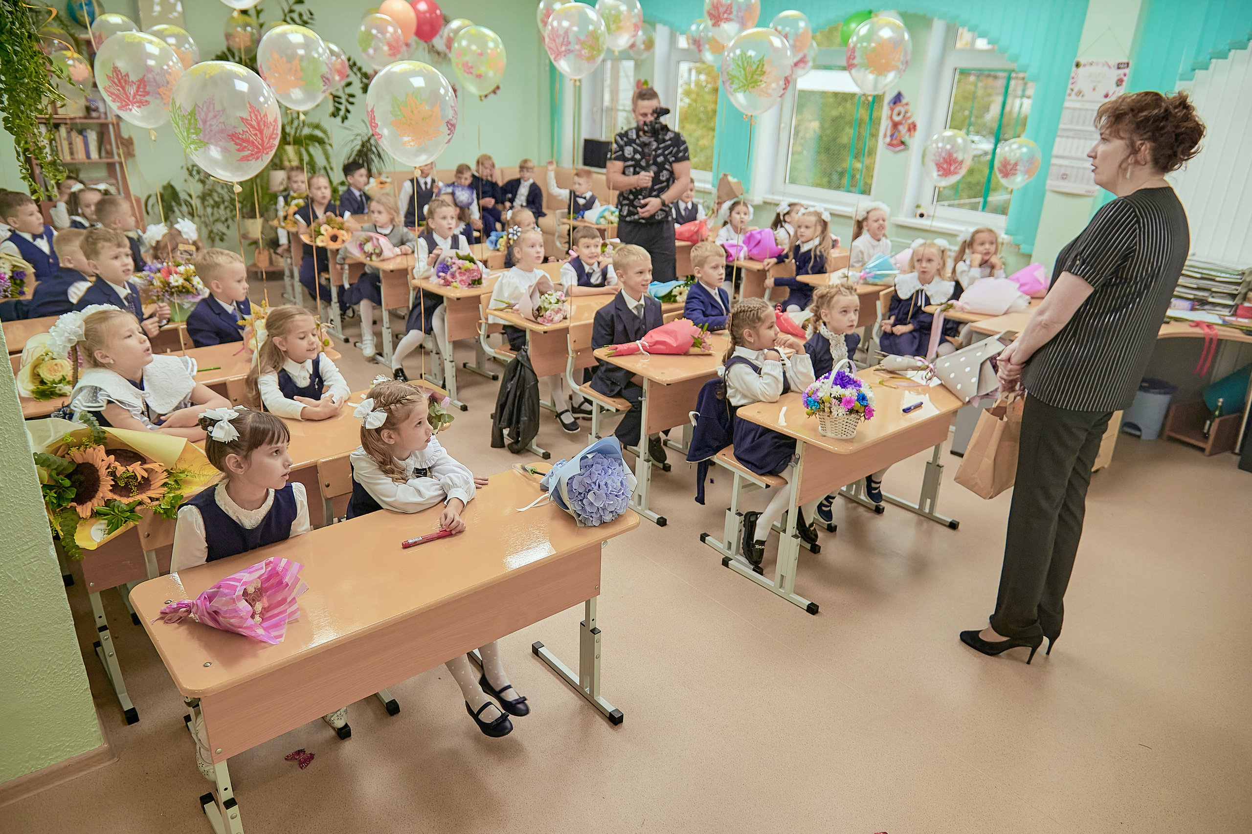 Портфолио репортажной фотосъёмки: 1 сентября в школе № 149. Фотограф Яковлев Роман — Красноярск