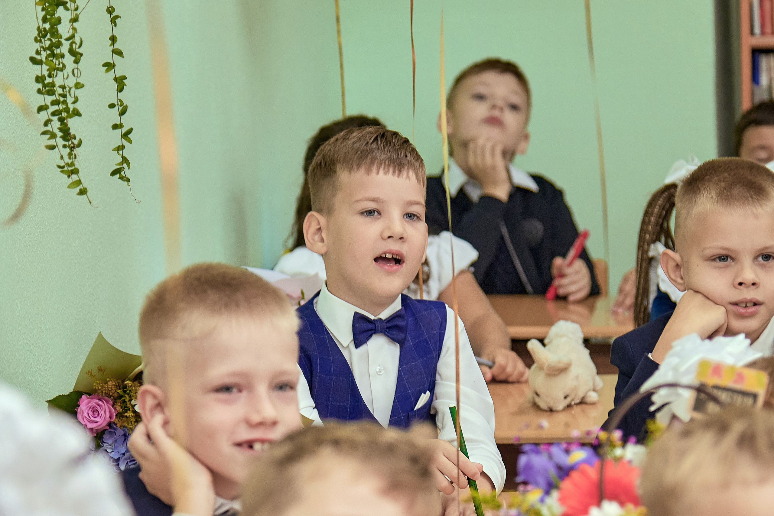 Портфолио репортажной фотосъёмки: 1 сентября в школе № 149. Фотограф Яковлев Роман — Красноярск