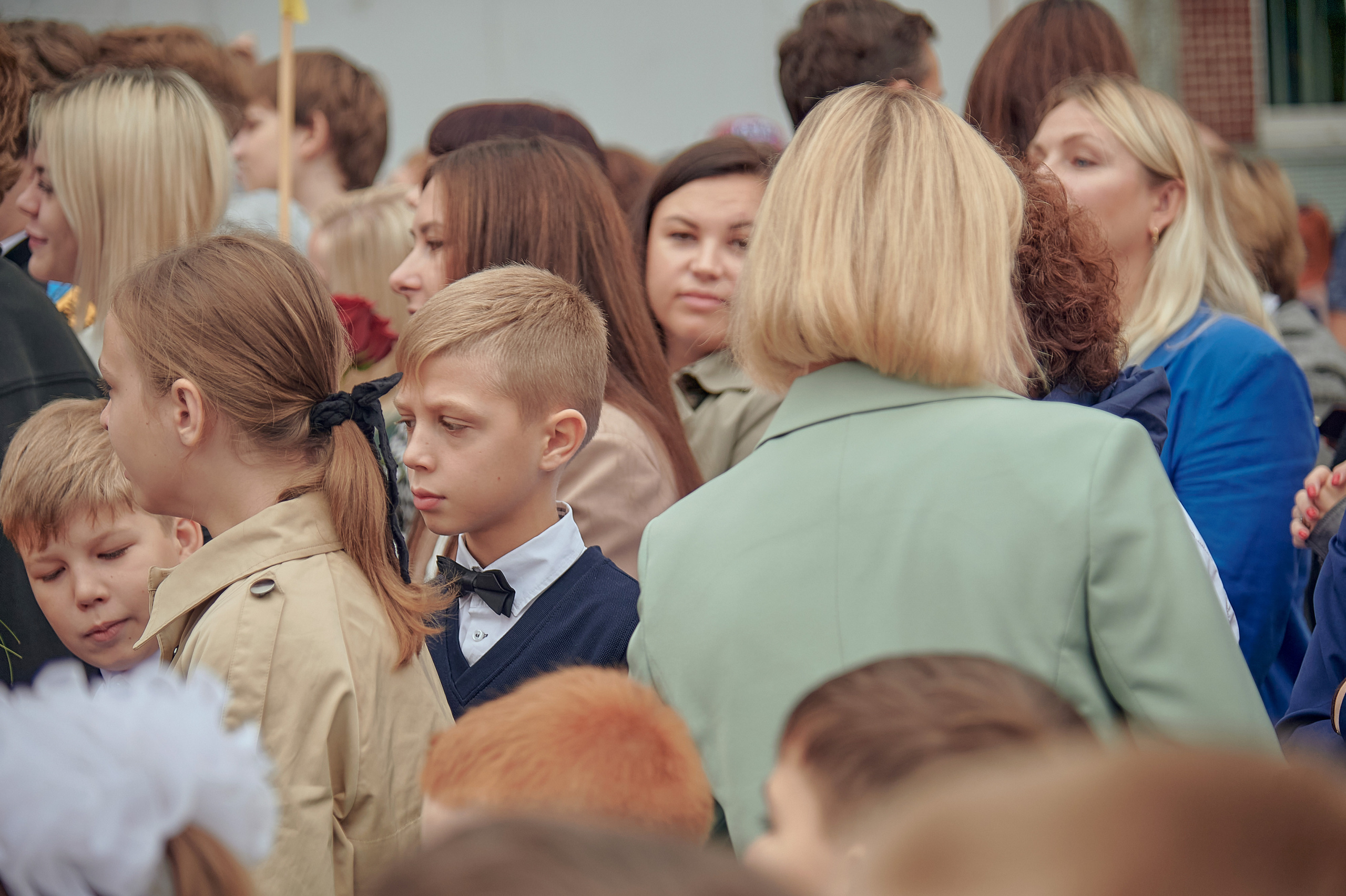 Портфолио репортажной фотосъёмки: 1 сентября в школе № 149. Фотограф Яковлев Роман — Красноярск