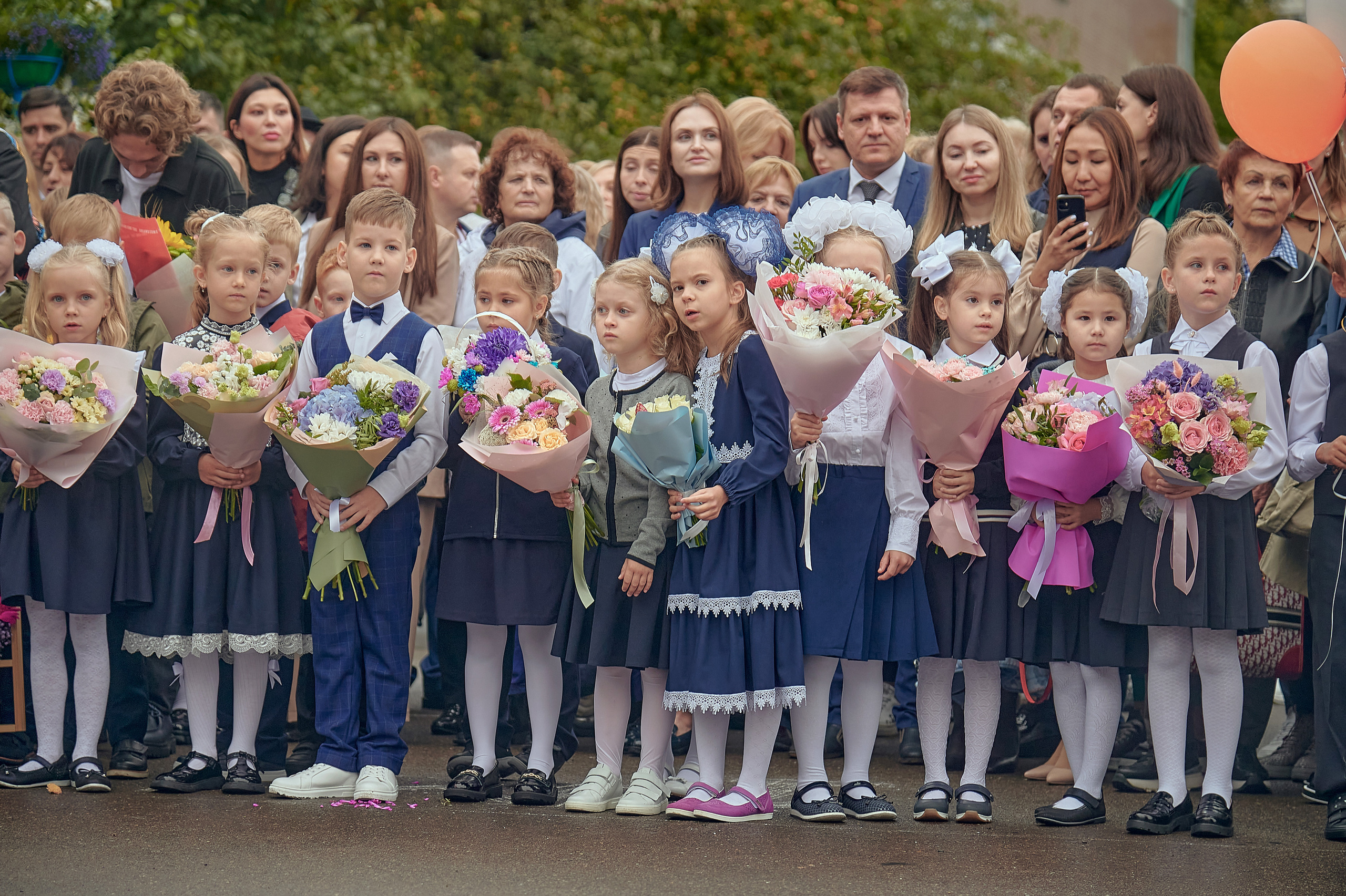 Портфолио репортажной фотосъёмки: 1 сентября в школе № 149. Фотограф Яковлев Роман — Красноярск