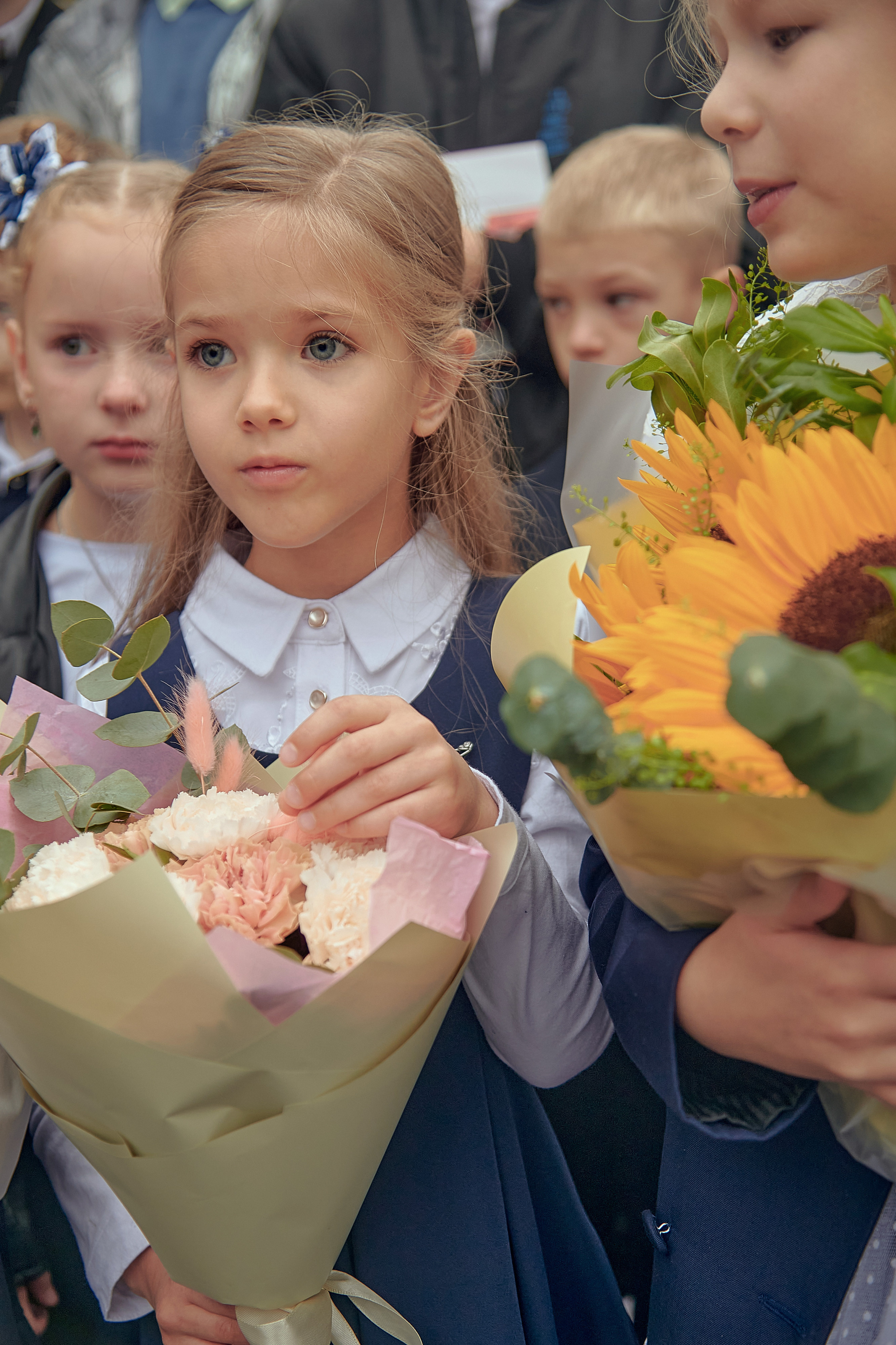 Портфолио репортажной фотосъёмки: 1 сентября в школе № 149. Фотограф Яковлев Роман — Красноярск