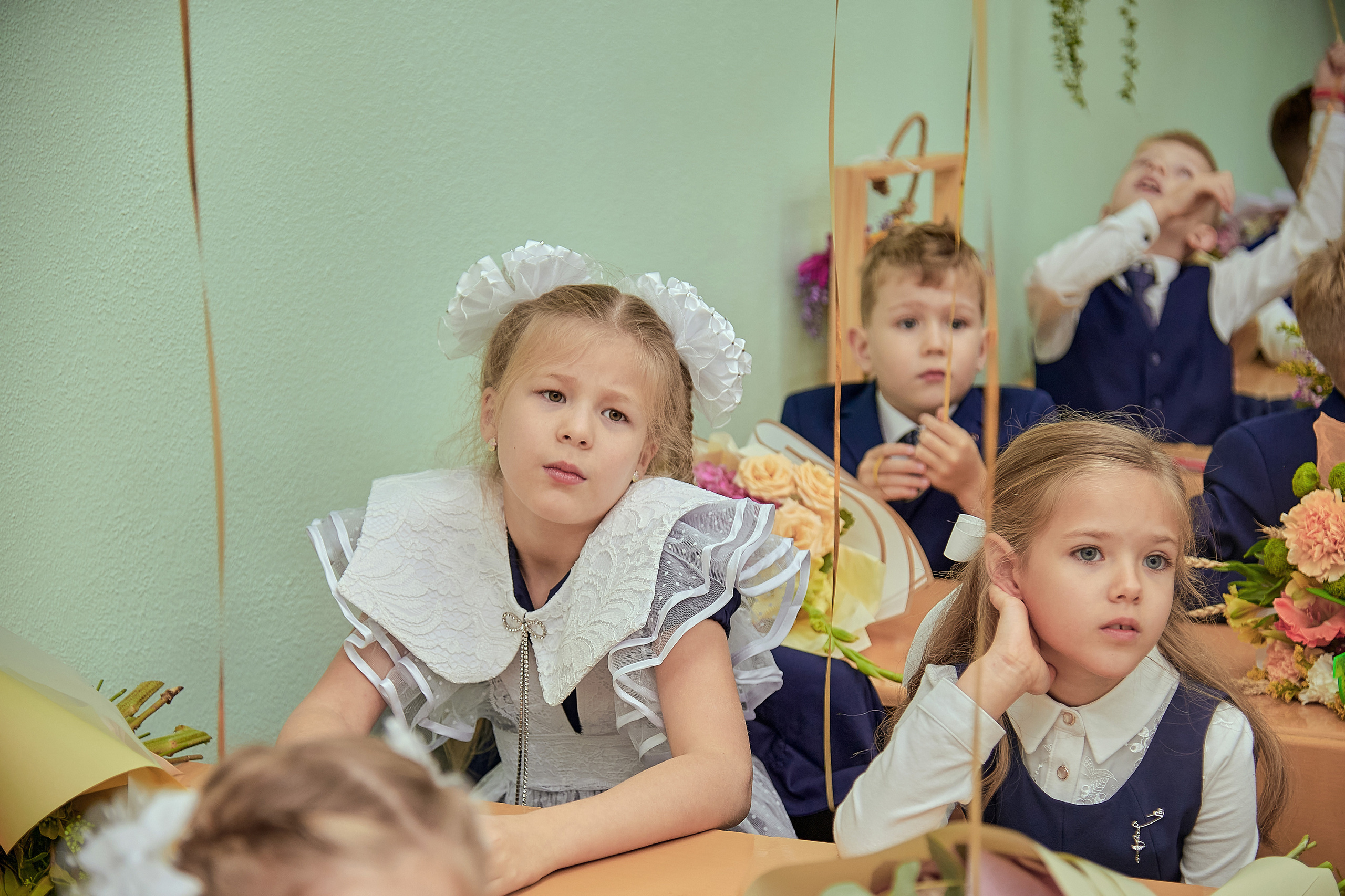 Портфолио репортажной фотосъёмки: 1 сентября в школе № 149. Фотограф Яковлев Роман — Красноярск