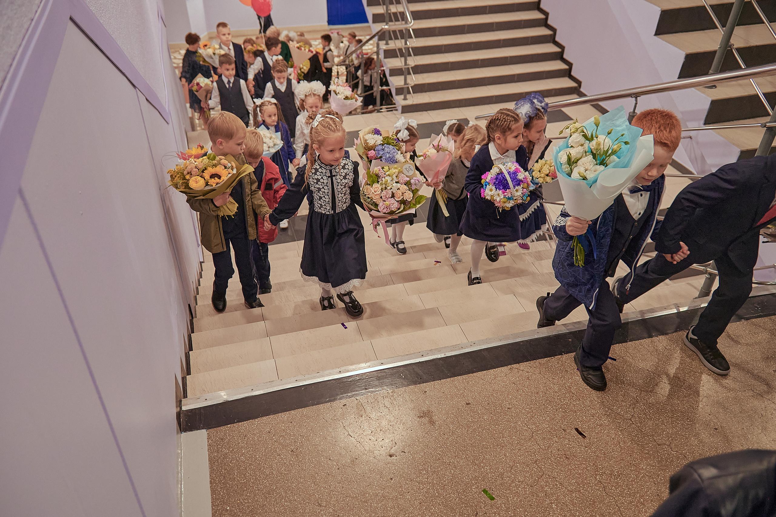 Портфолио репортажной фотосъёмки: 1 сентября в школе № 149. Фотограф Яковлев Роман — Красноярск