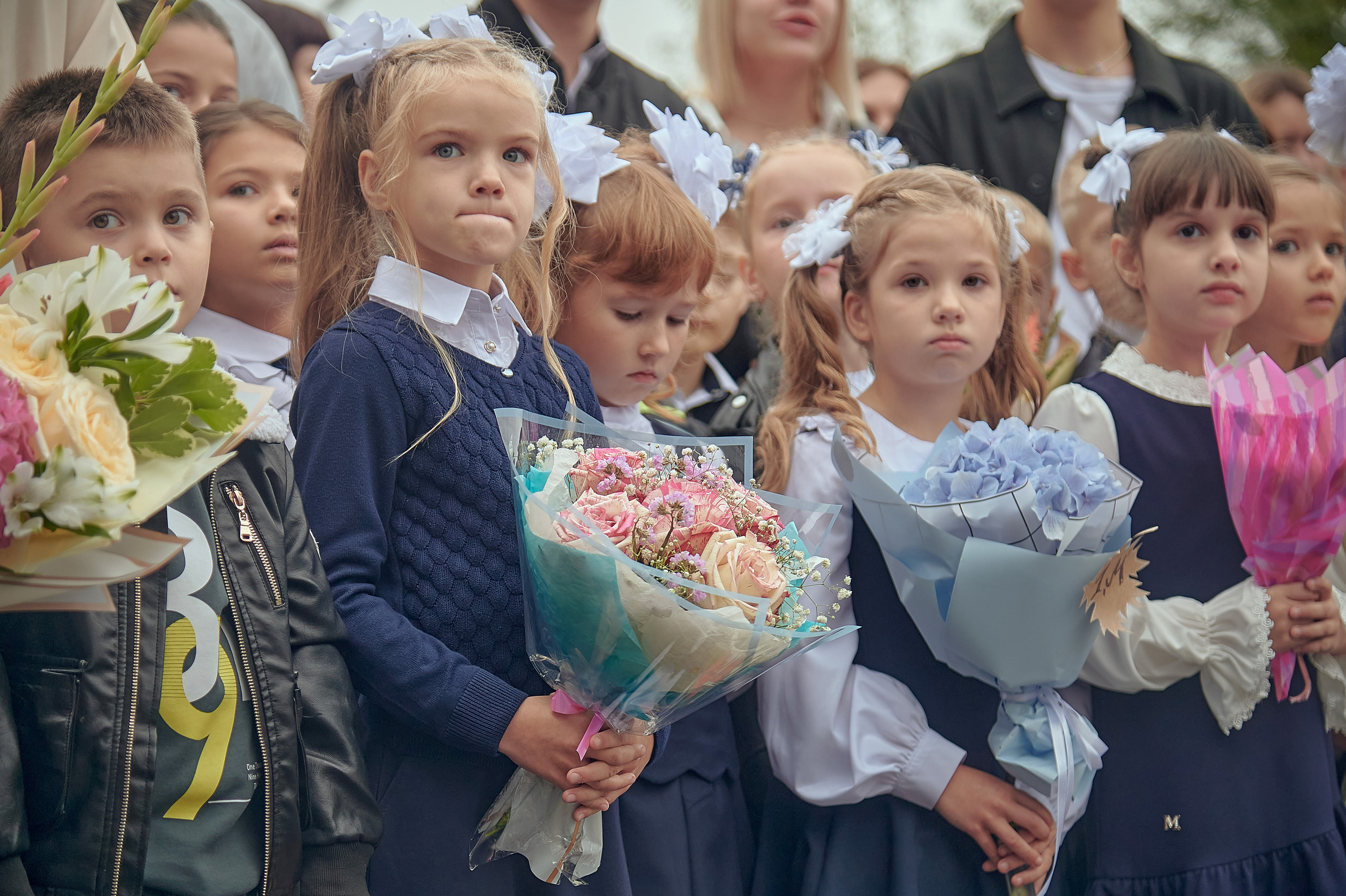 Портфолио репортажной фотосъёмки: 1 сентября в школе № 149. Фотограф Яковлев Роман — Красноярск