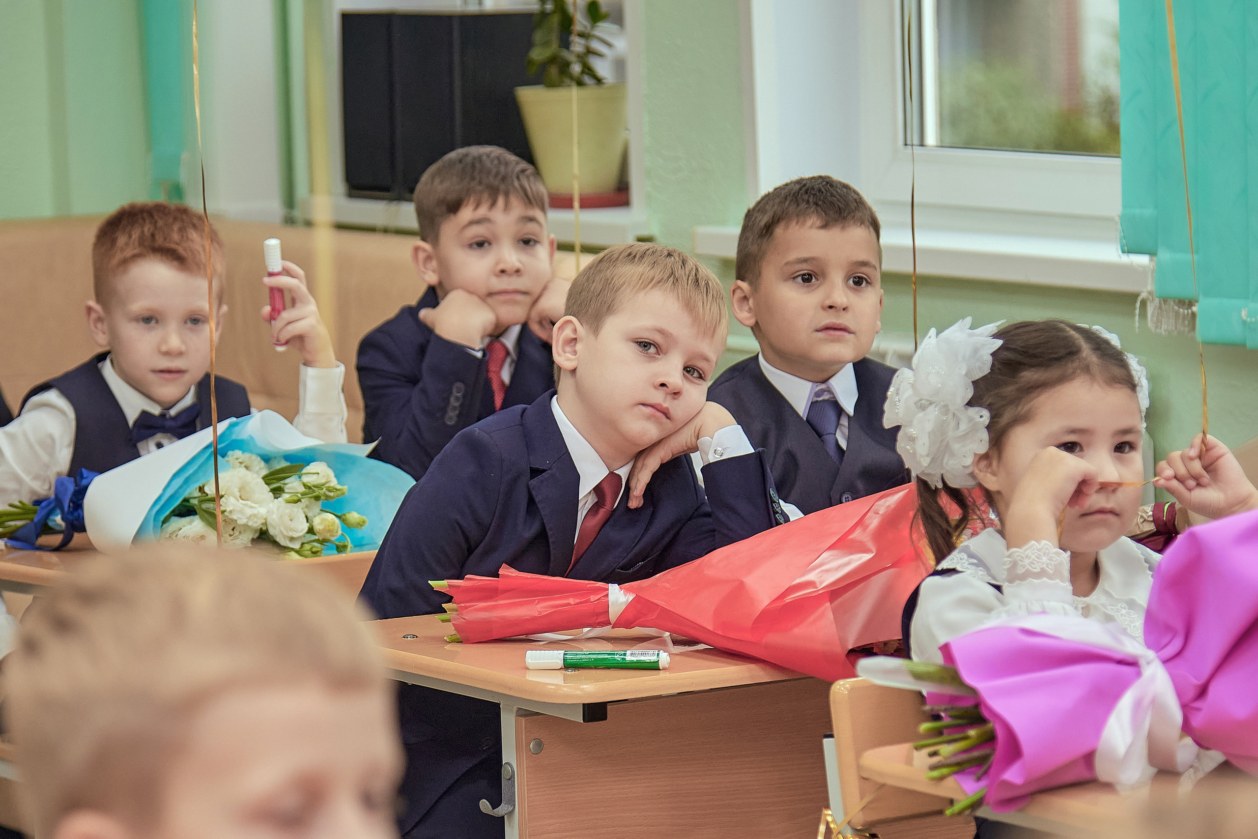 Портфолио репортажной фотосъёмки: 1 сентября в школе № 149. Фотограф Яковлев Роман — Красноярск