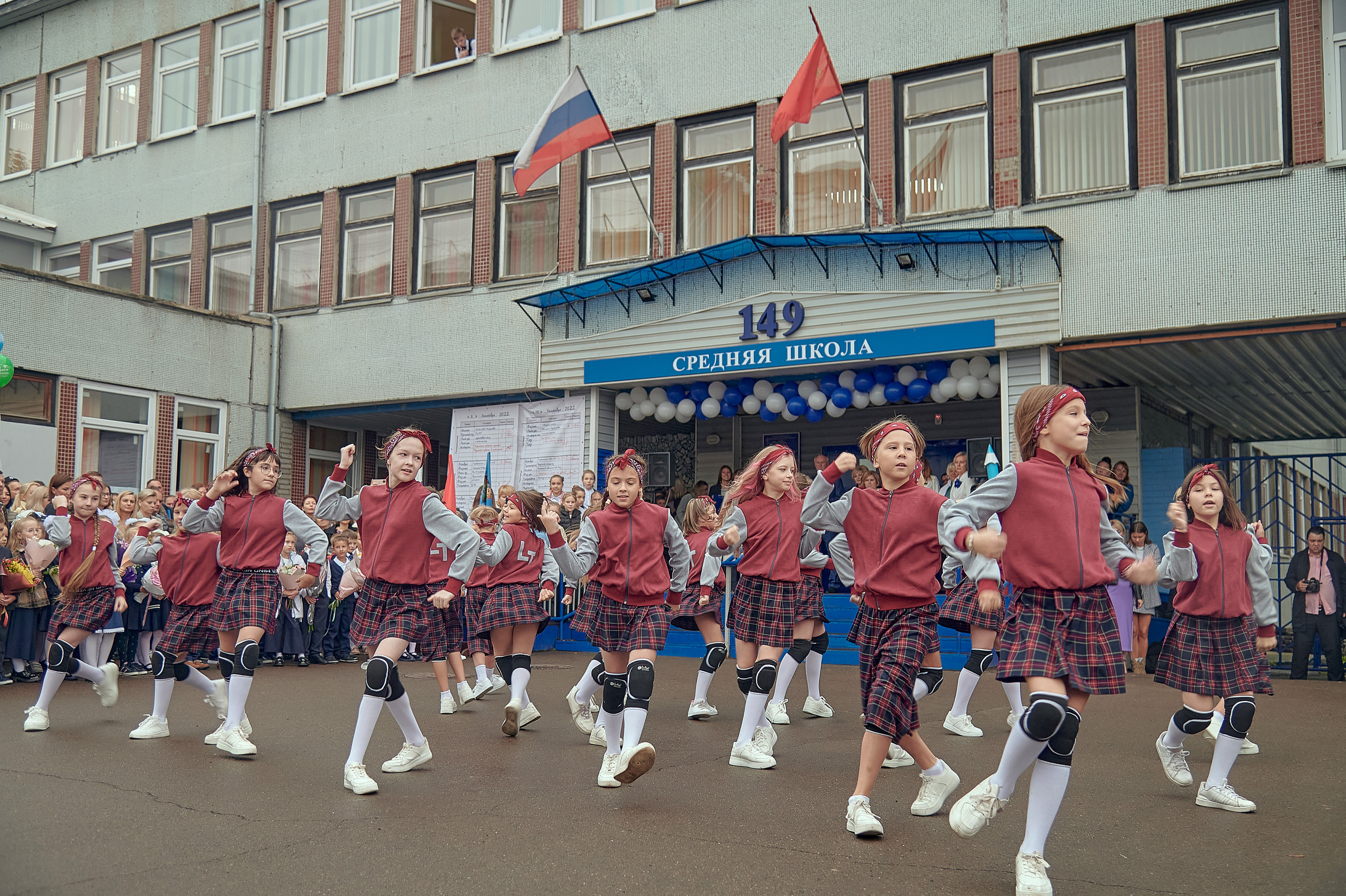 Портфолио репортажной фотосъёмки: 1 сентября в школе № 149. Фотограф Яковлев Роман — Красноярск