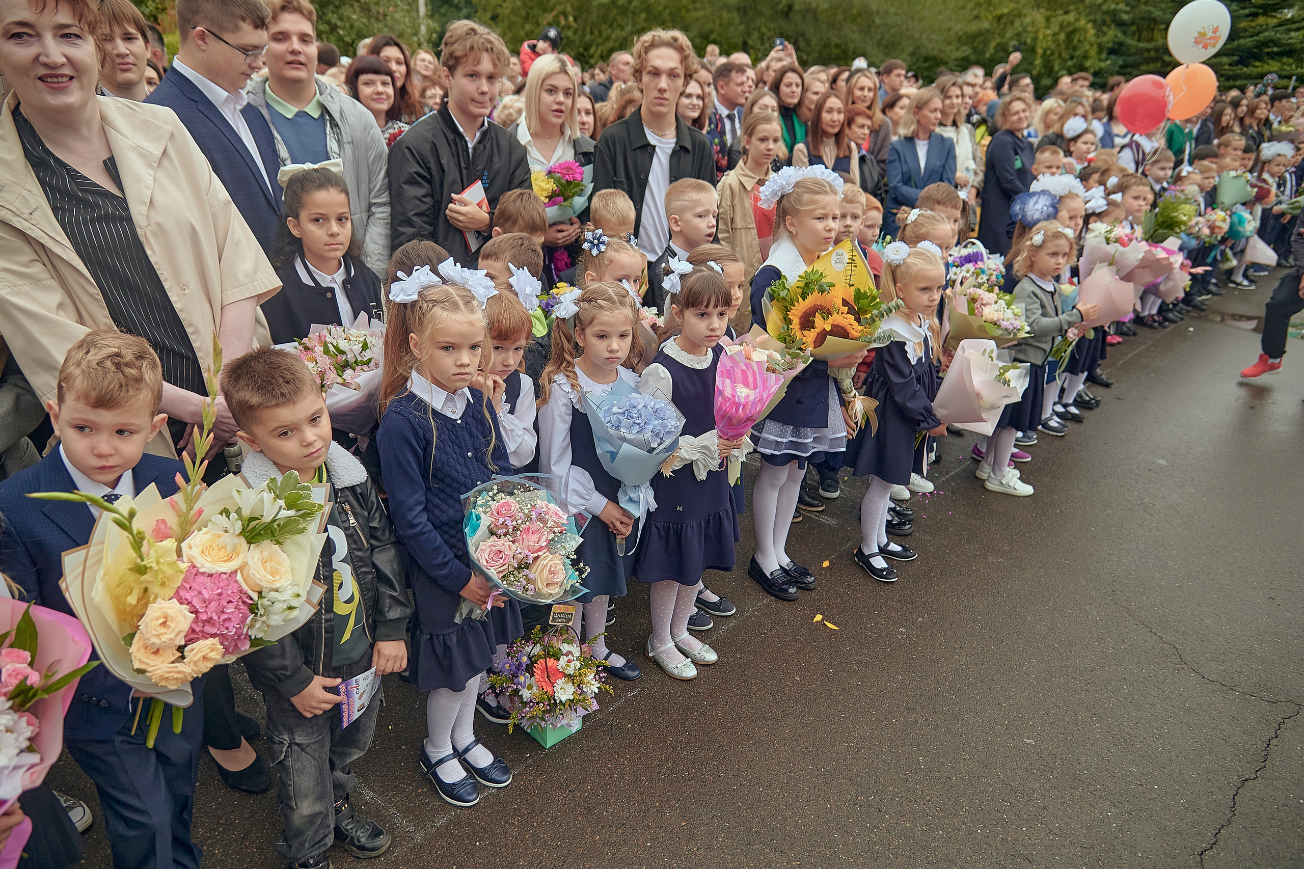 Портфолио репортажной фотосъёмки: 1 сентября в школе № 149. Фотограф Яковлев Роман — Красноярск