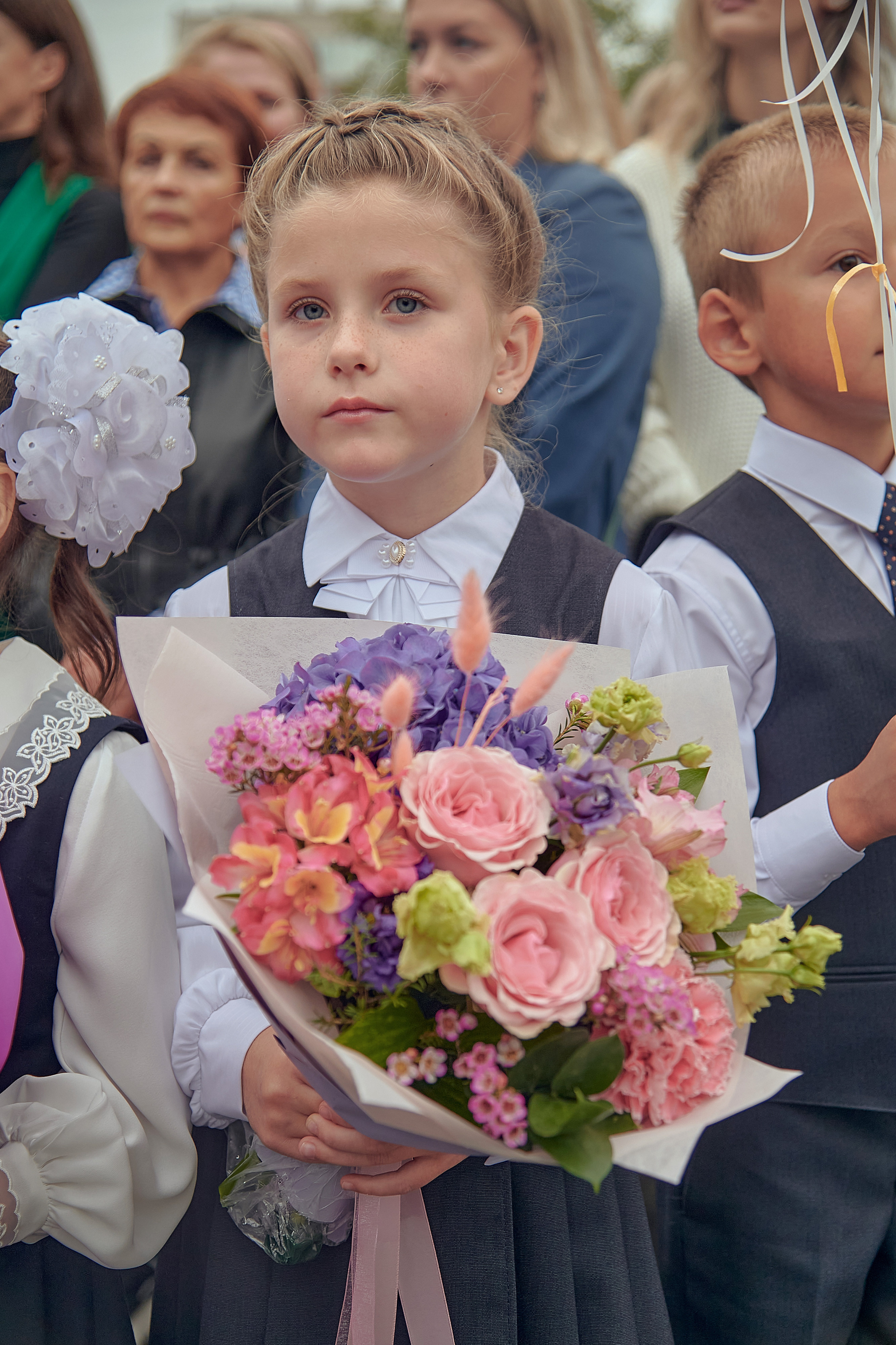 Портфолио репортажной фотосъёмки: 1 сентября в школе № 149. Фотограф Яковлев Роман — Красноярск