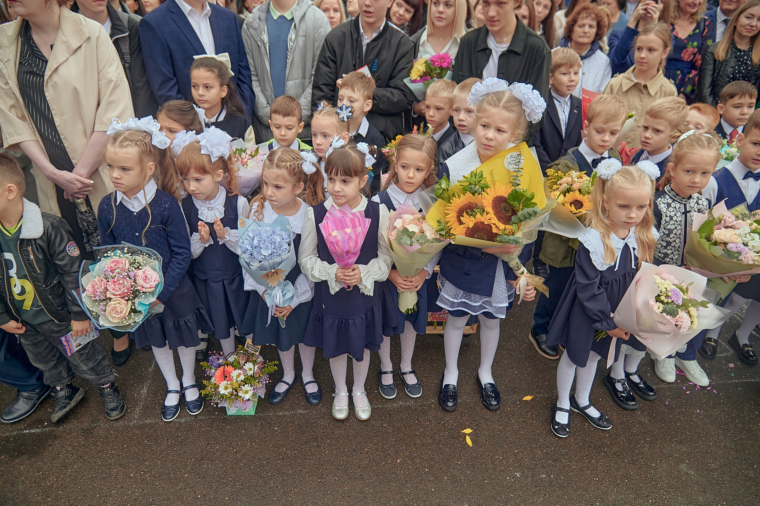 Портфолио репортажной фотосъёмки: 1 сентября в школе № 149. Фотограф Яковлев Роман — Красноярск