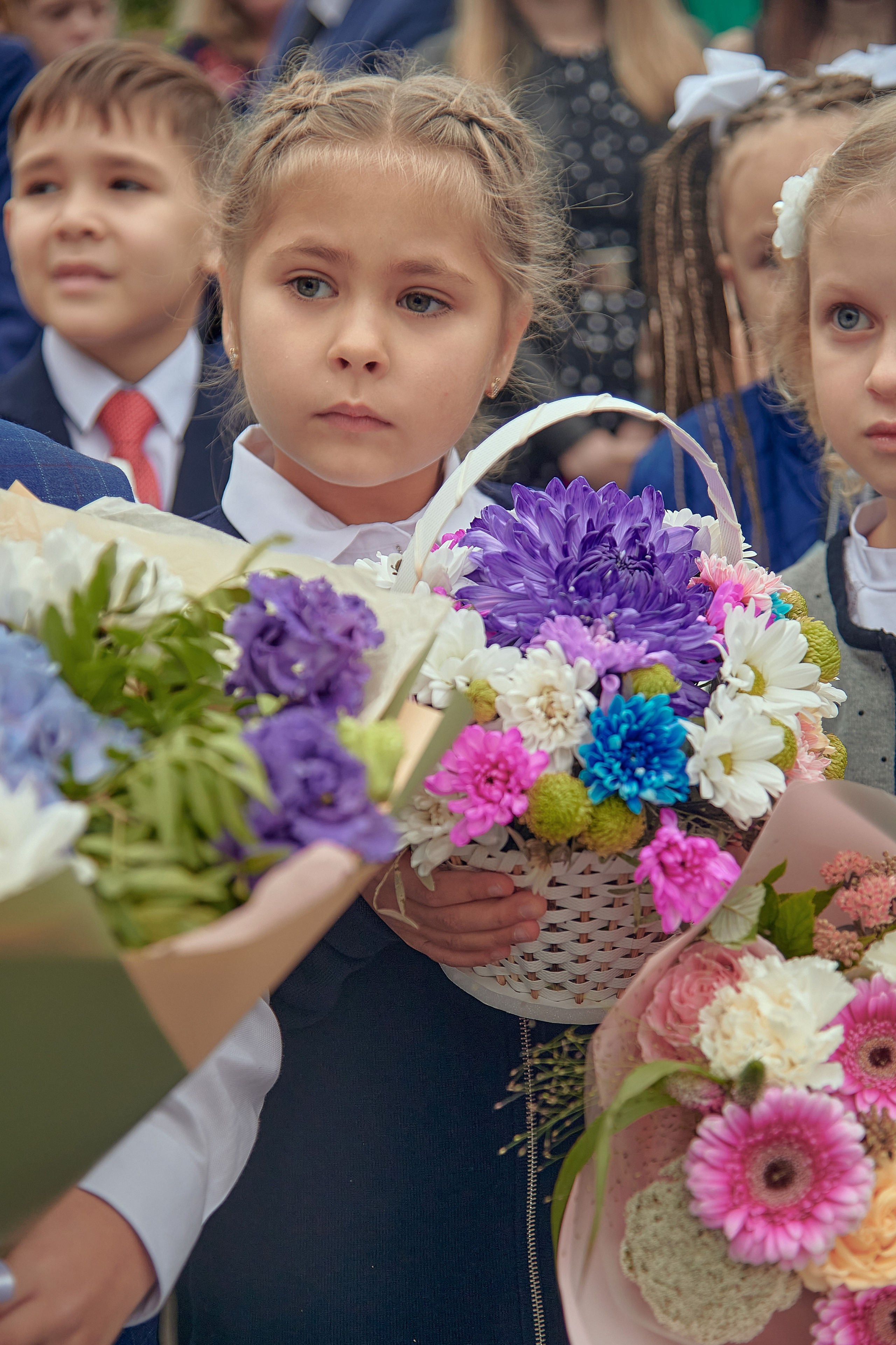 Портфолио репортажной фотосъёмки: 1 сентября в школе № 149. Фотограф Яковлев Роман — Красноярск