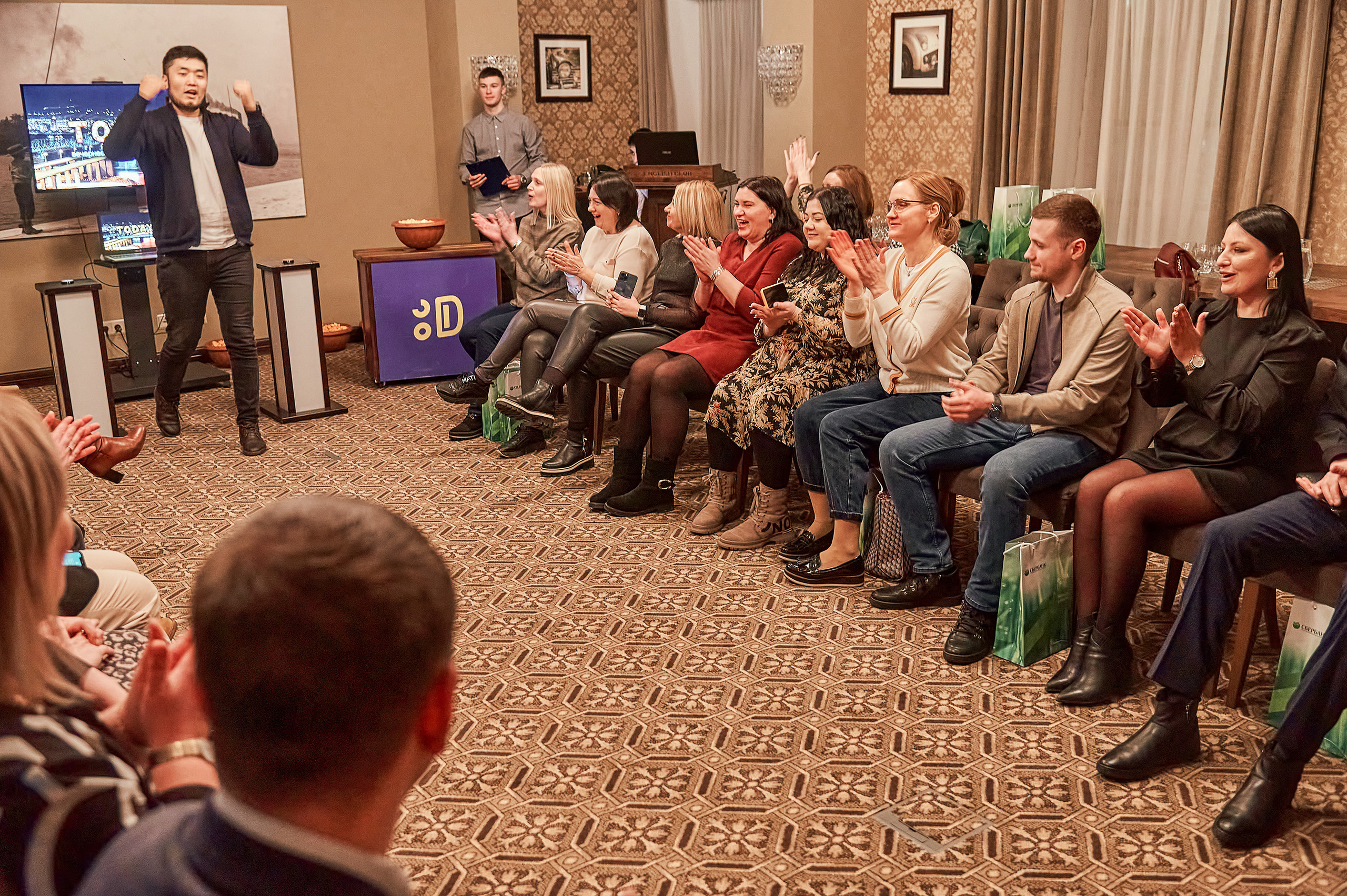 Портфолио репортажной фотосъёмки: "Сбербанк" Новый год. Фотограф Яковлев Роман — Красноярск