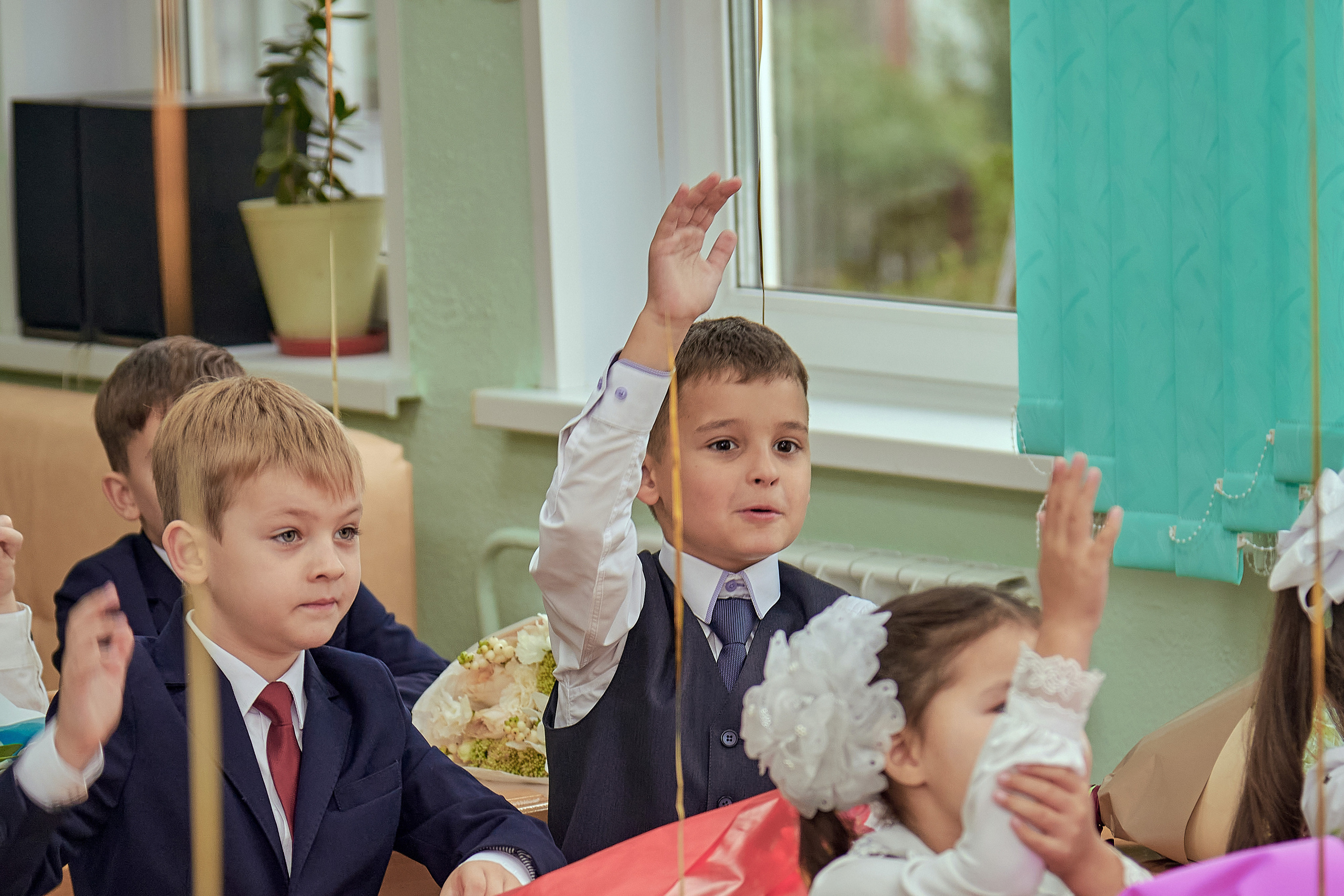 Портфолио репортажной фотосъёмки: 1 сентября в школе № 149. Фотограф Яковлев Роман — Красноярск