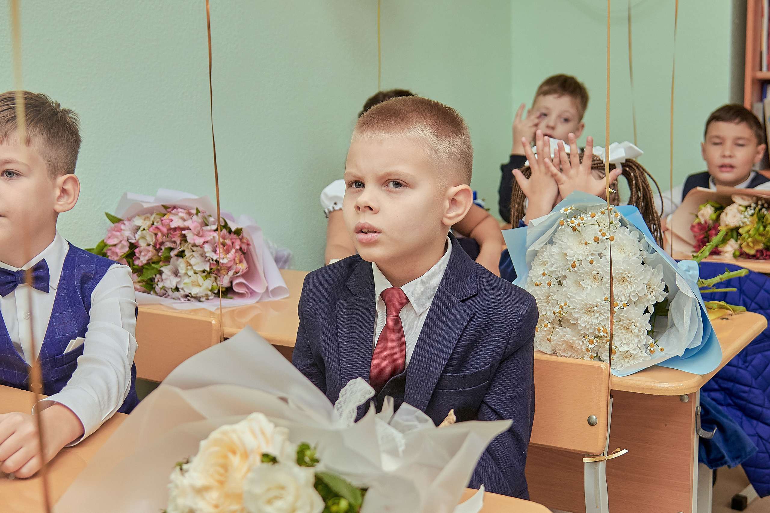 Портфолио репортажной фотосъёмки: 1 сентября в школе № 149. Фотограф Яковлев Роман — Красноярск