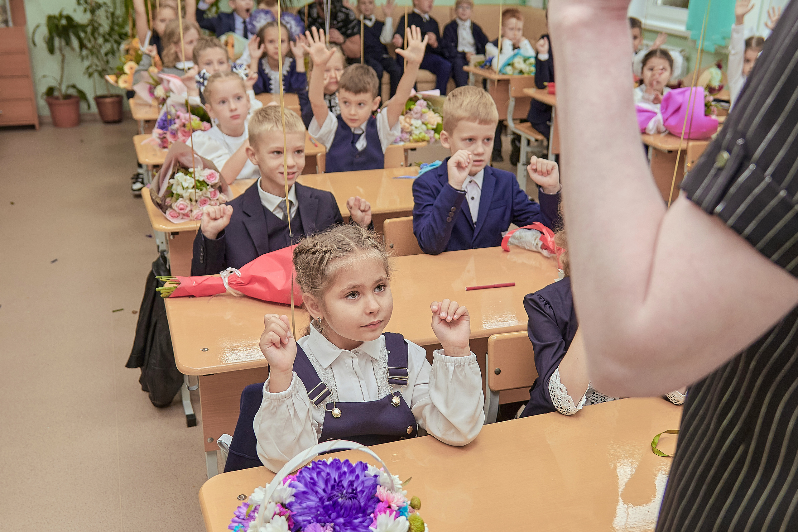 Портфолио репортажной фотосъёмки: 1 сентября в школе № 149. Фотограф Яковлев Роман — Красноярск