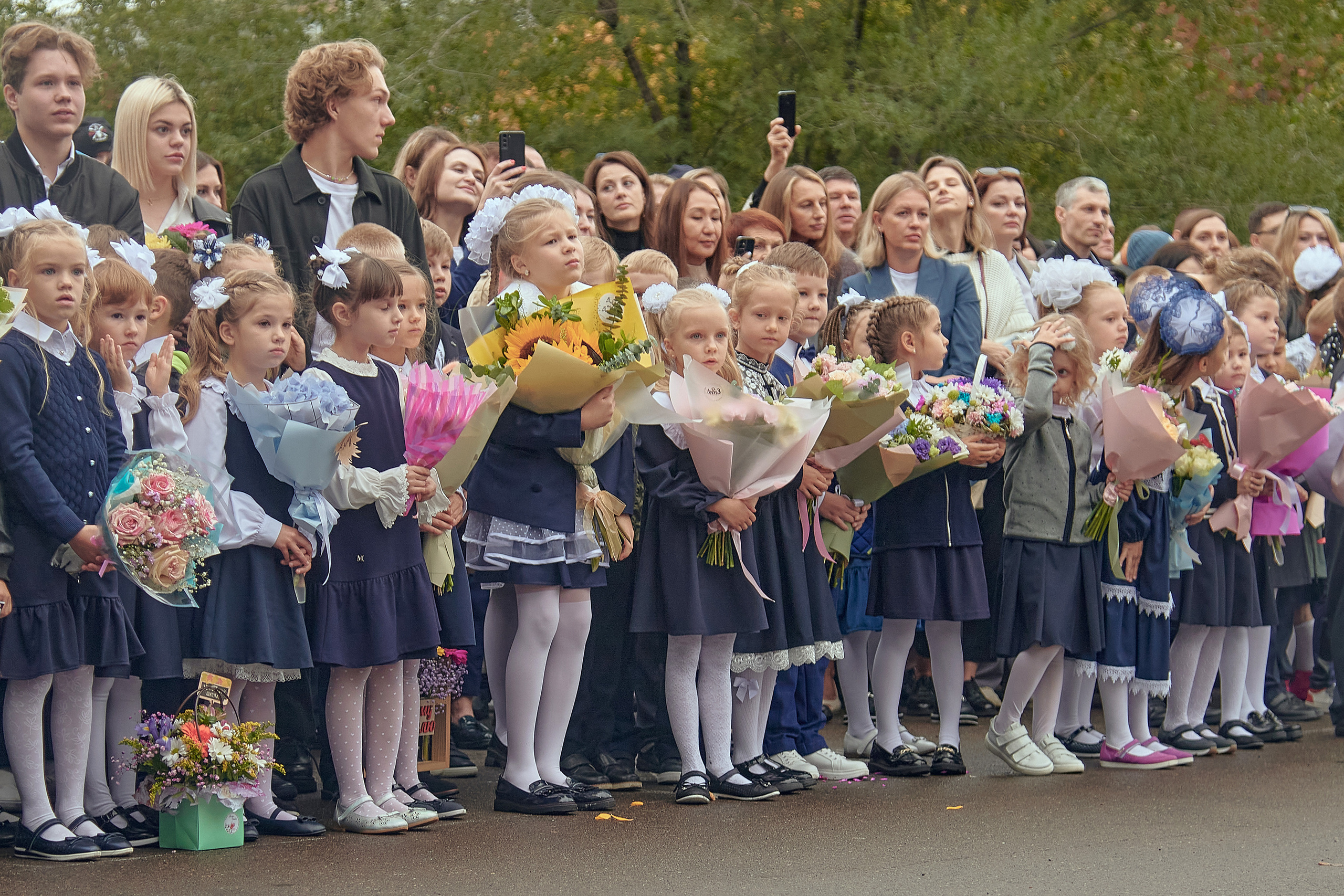 Портфолио репортажной фотосъёмки: 1 сентября в школе № 149. Фотограф Яковлев Роман — Красноярск
