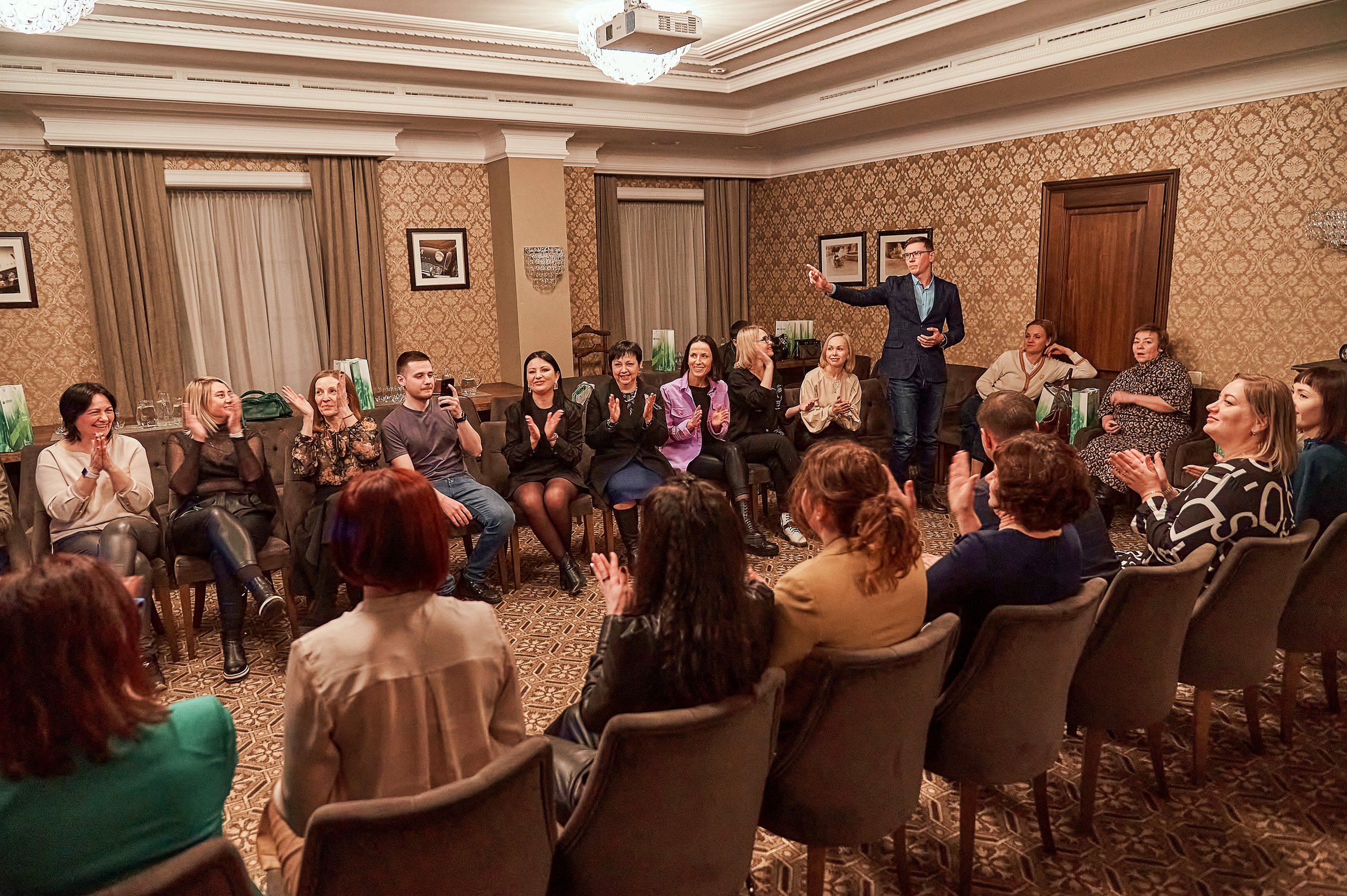 Портфолио репортажной фотосъёмки: "Сбербанк" Новый год. Фотограф Яковлев Роман — Красноярск